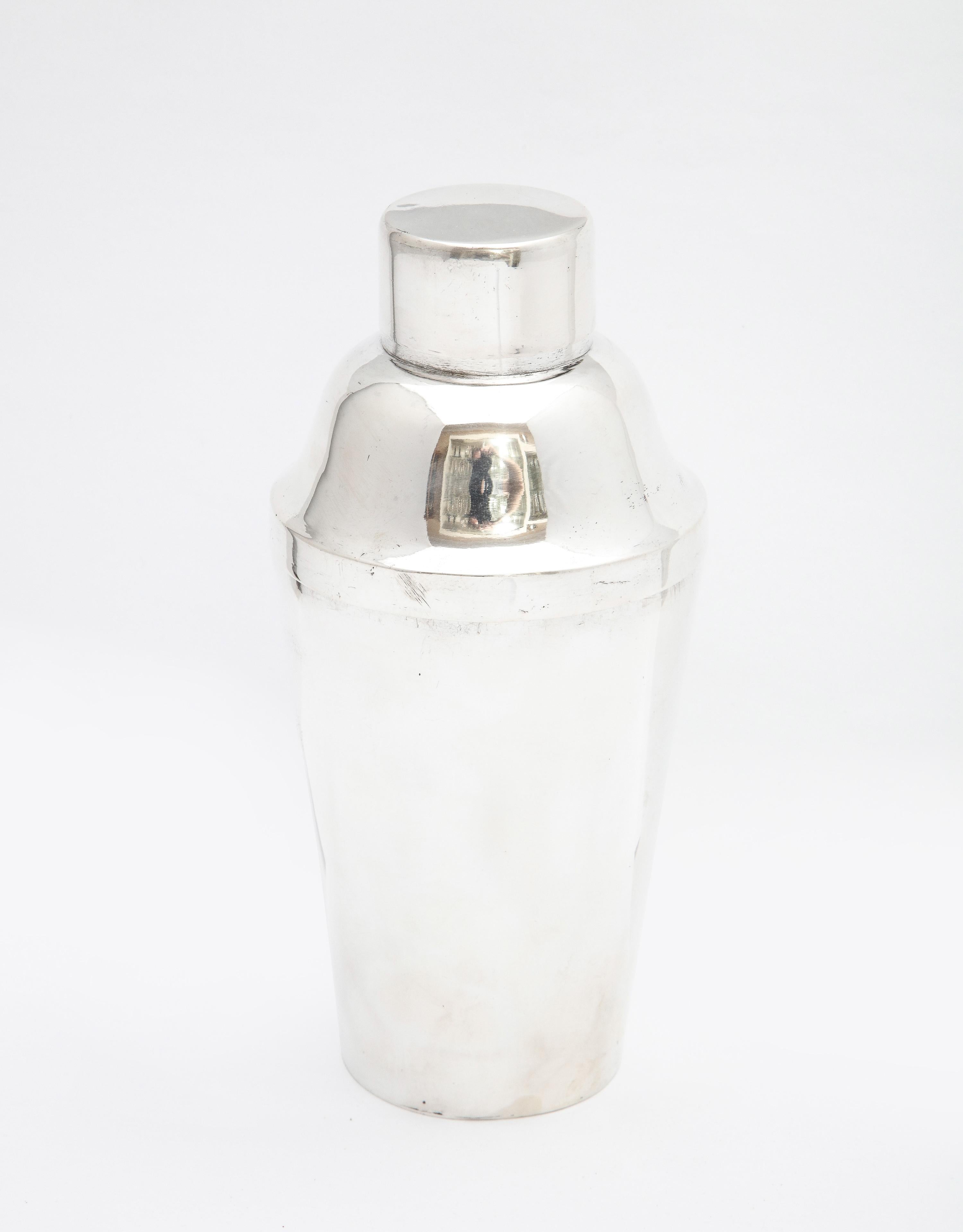 Mid-20th Century Art Deco Sterling Silver Cocktail Shaker