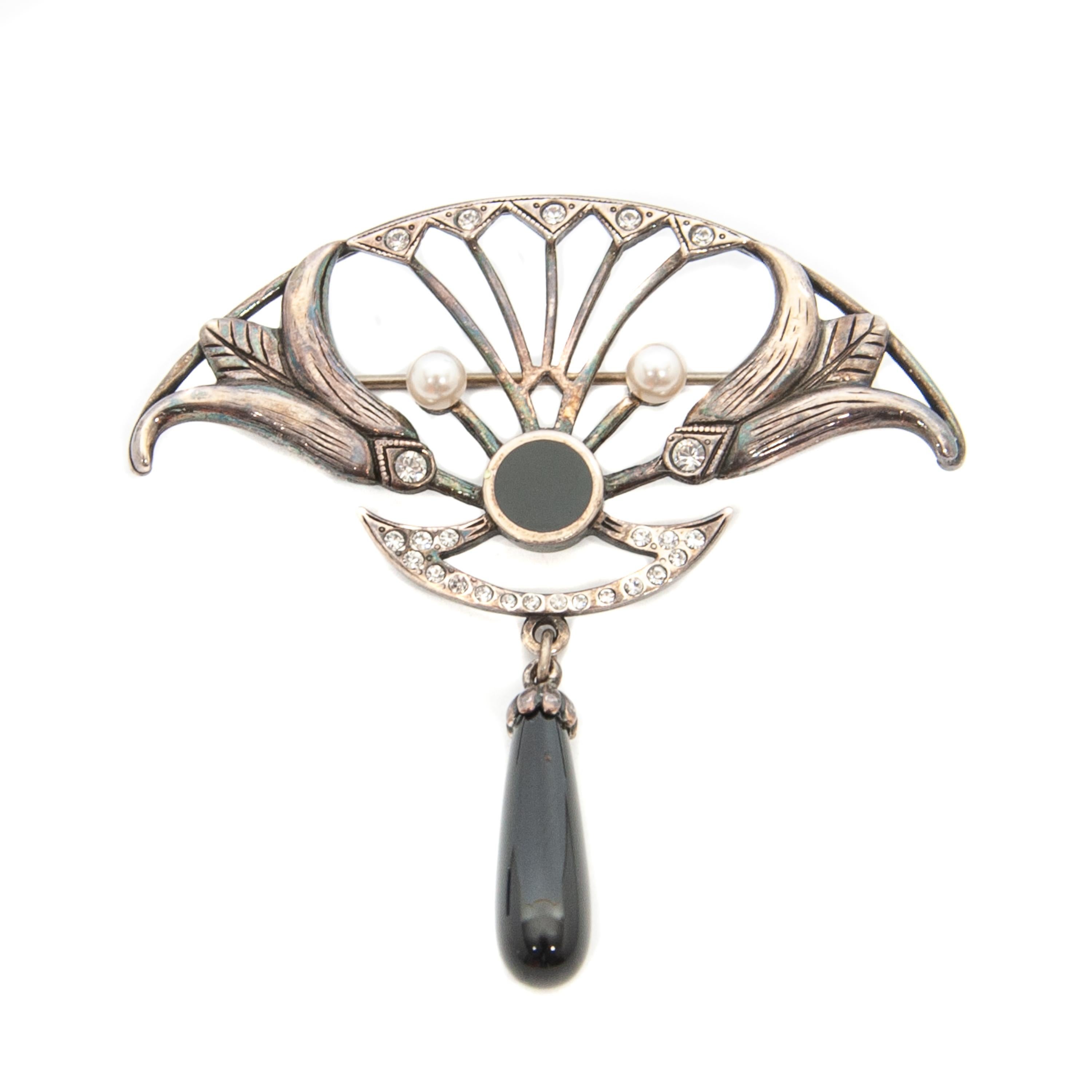 Art Deco Black Onyx Pearls and Crystal Diamonds Silver Brooch In Good Condition In Rotterdam, NL