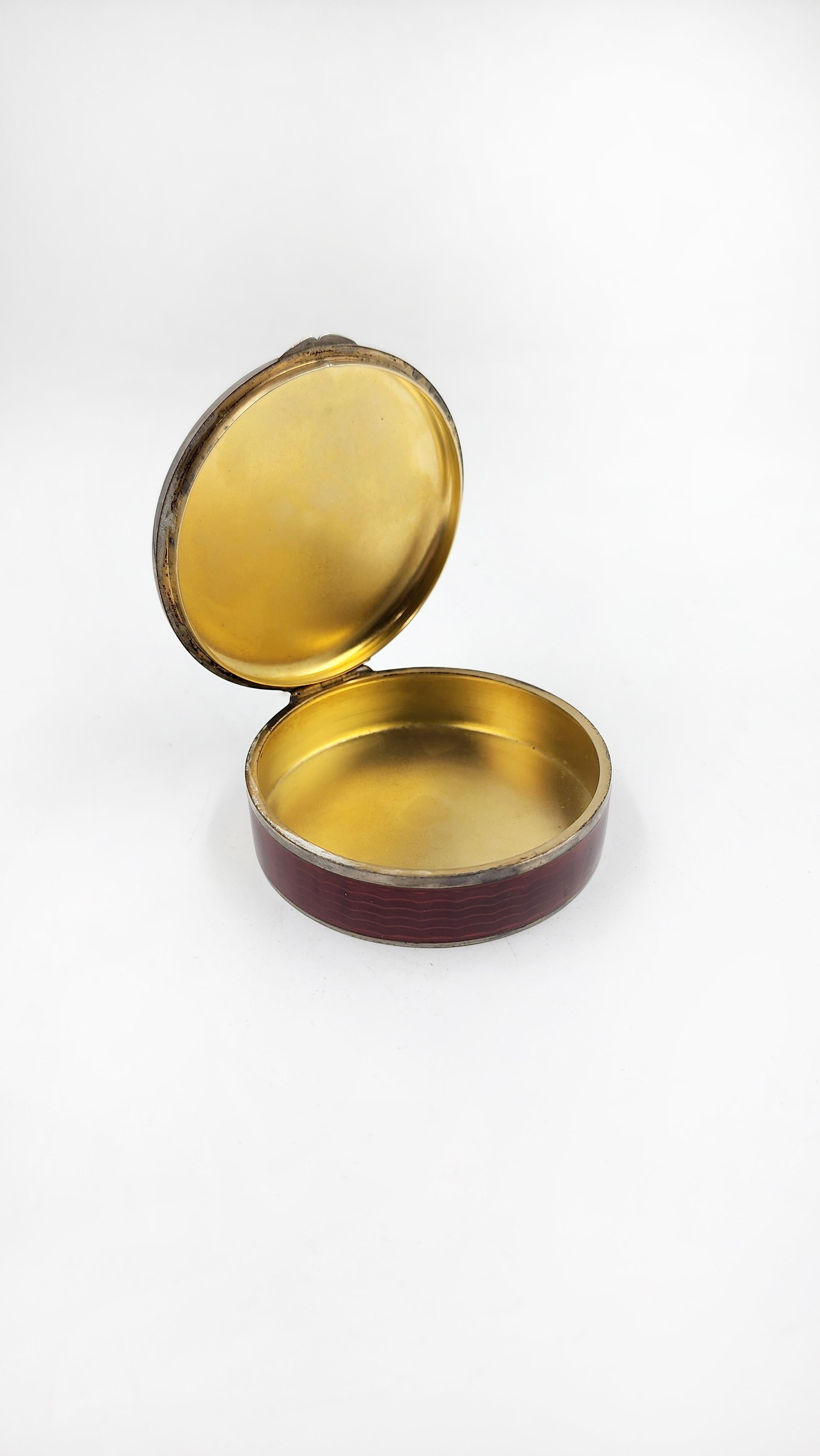 Fait main Boîte décorative en argent sterling Art Decoro avec un design en émail rouge en vente