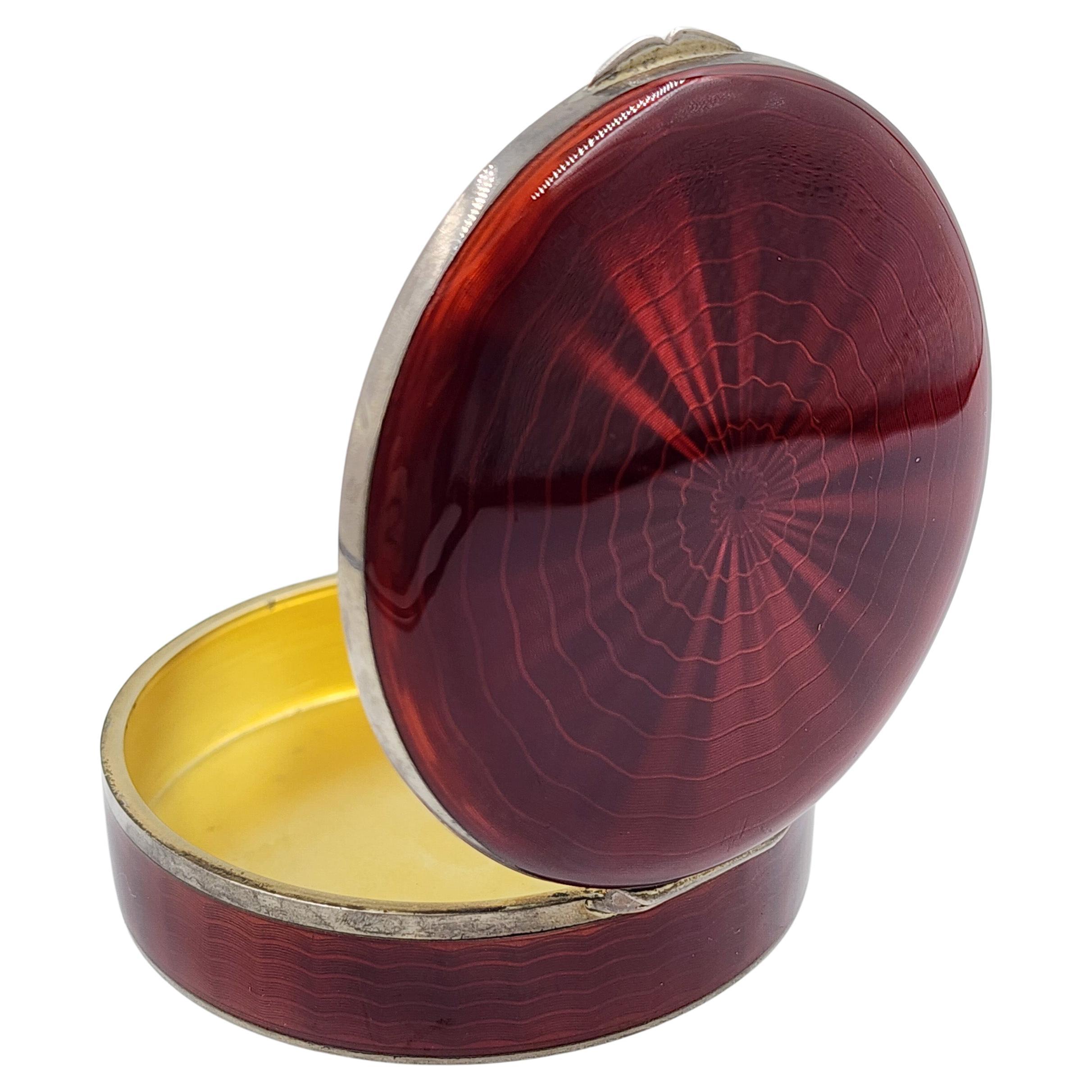 Boîte décorative en argent sterling Art Decoro avec un design en �émail rouge en vente