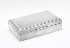 Caja de mesa Art Déco de plata de ley con decoración guilloché y tapa con bisagra