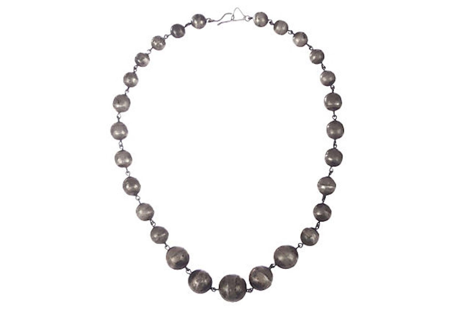Art Deco Sterling Silver Graduated Ball Bead Necklace In Good Condition For Sale In New York, NY