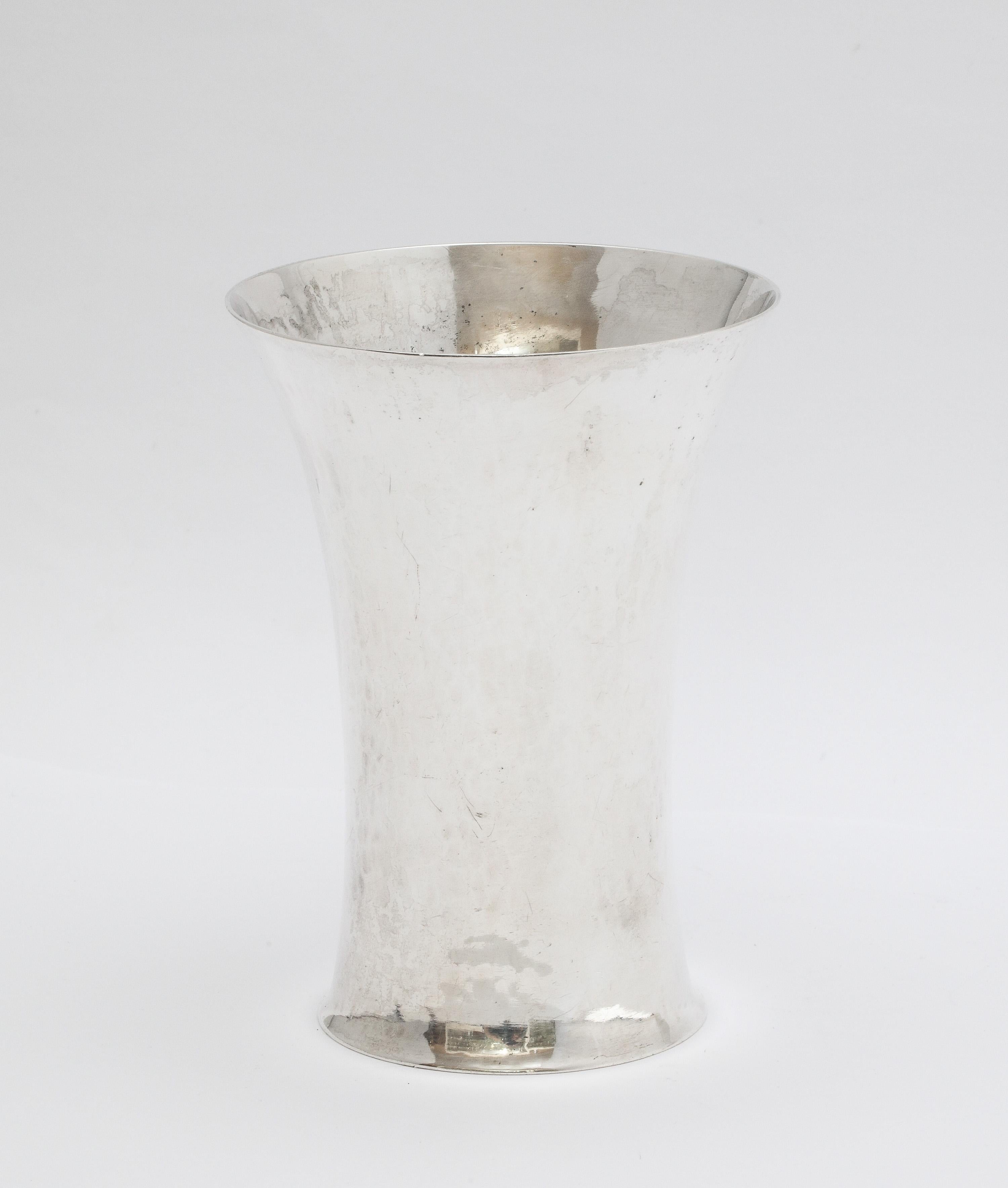 Art Deco Sterling Silver Hand Hammered Beaker/Vase by Hugo Bohm For Sale 3