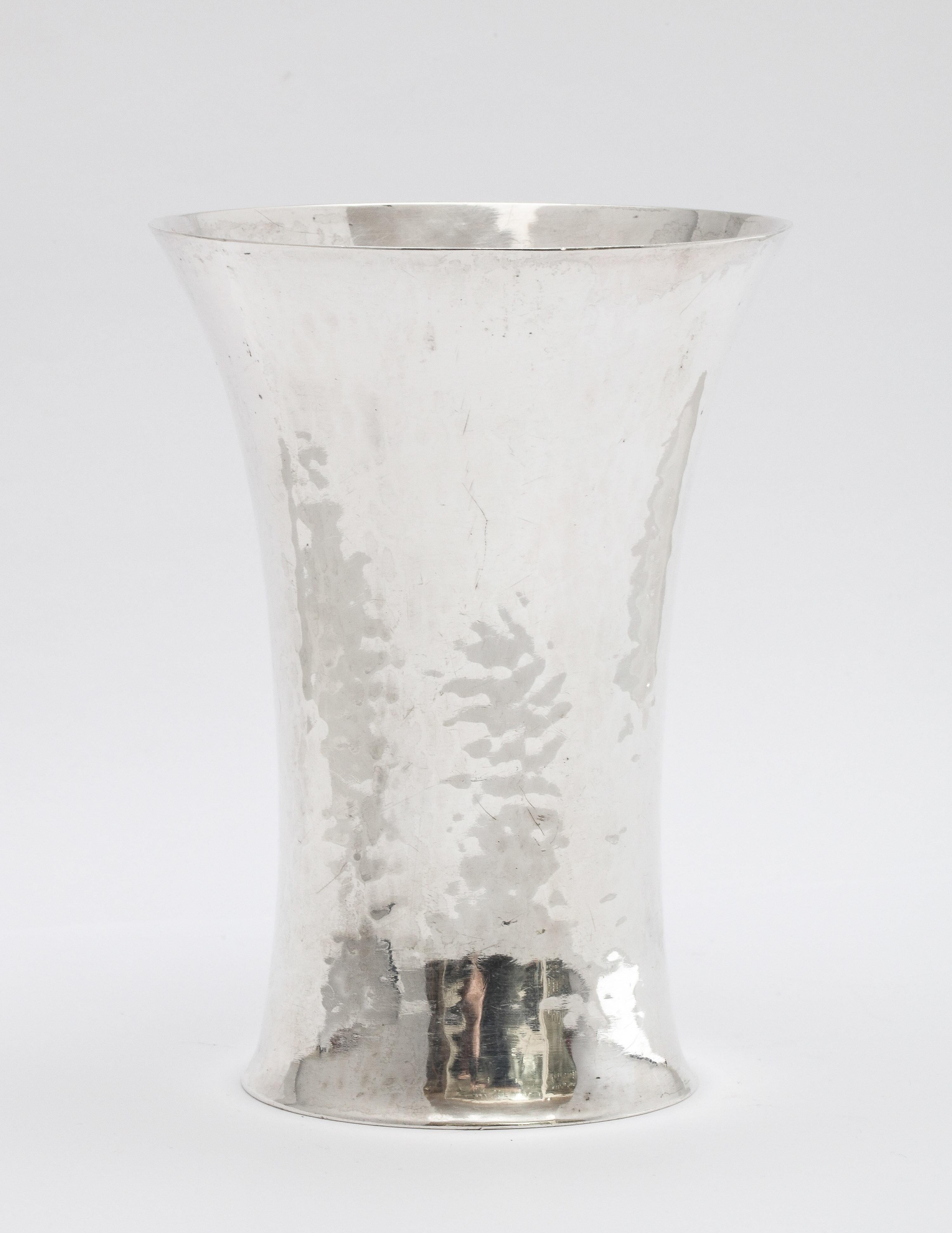 Art Deco Sterling Silver Hand Hammered Beaker/Vase by Hugo Bohm For Sale 4