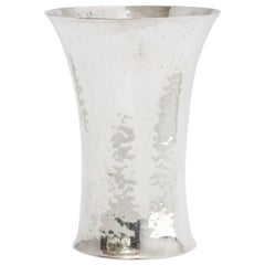 Vaso/vaso Art Déco de plata de ley martillada a mano de Hugo Bohm