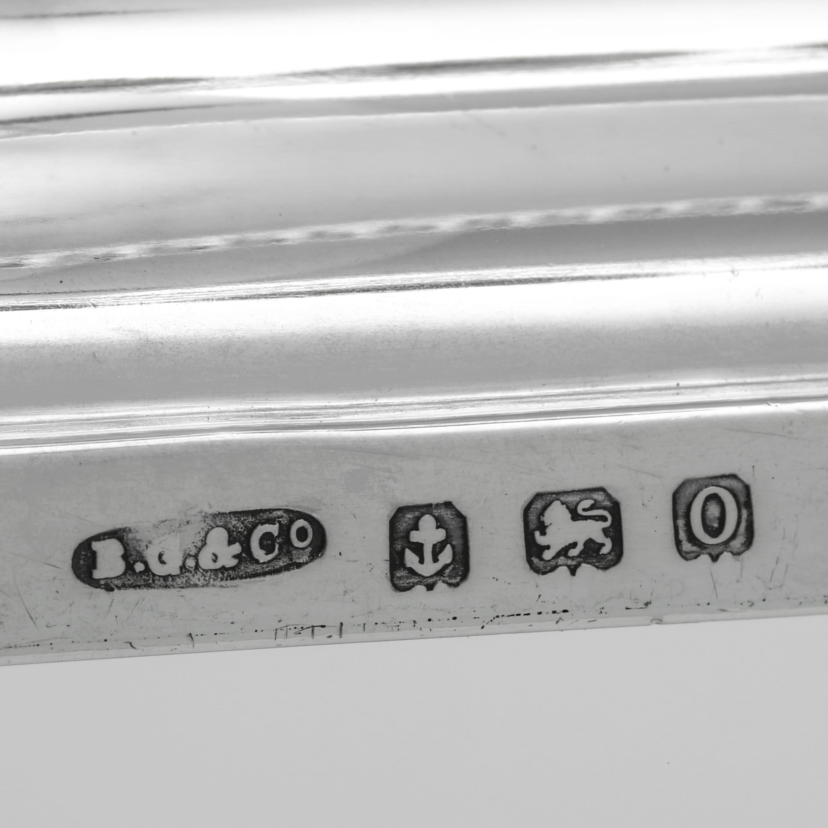 Art deco sterling silver Hanukkah Menorah or Hunukkiah made in 1938 In Good Condition For Sale In London, London