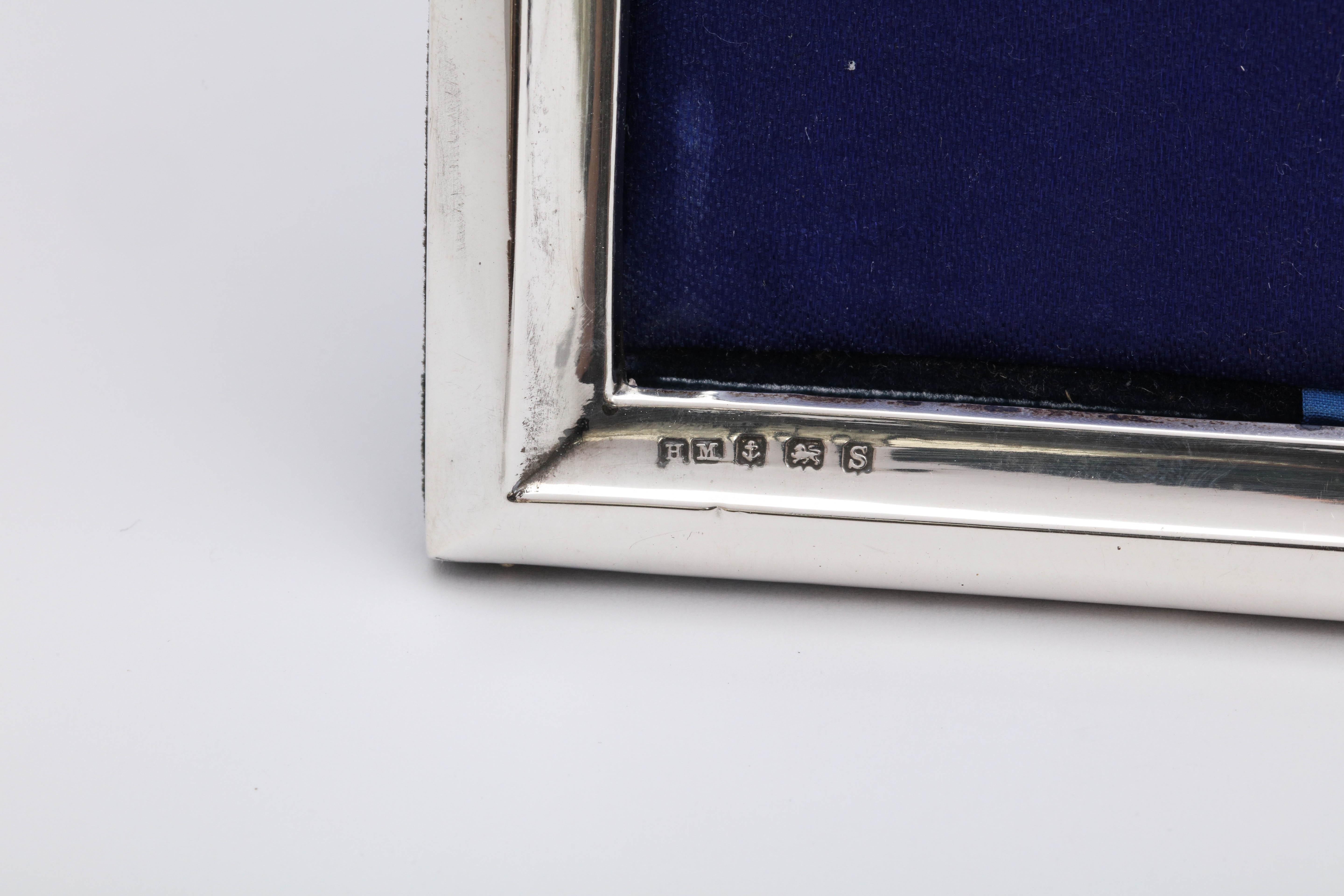 Art Deco Sterling Silver Hump-Topped Picture Frame In Good Condition In New York, NY