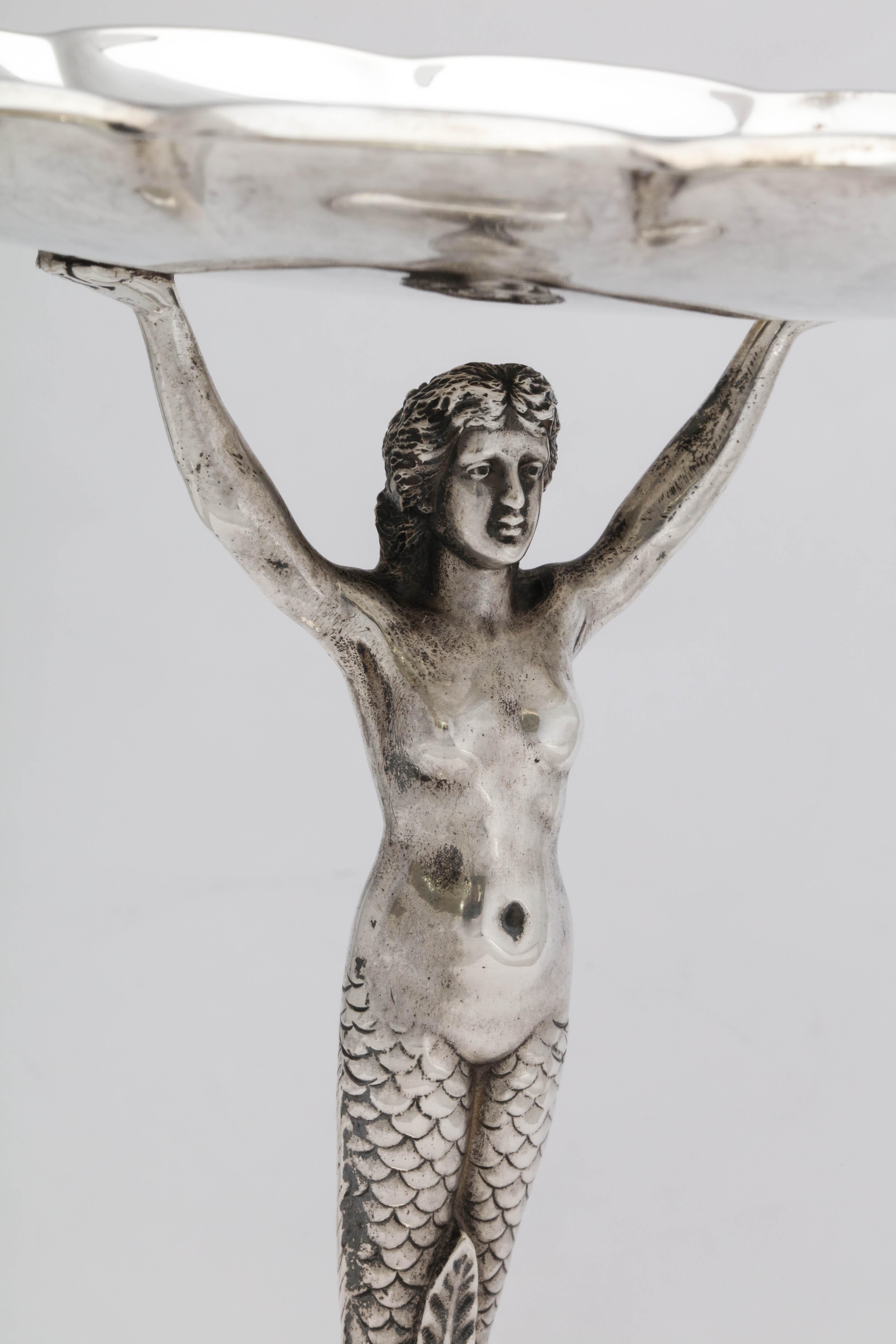 Figurale Meerjungfrauen-Tazza aus Sterlingsilber im Art déco-Stil 4