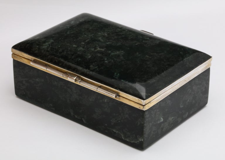 Art Deco Sterling Silver-Mounted Green Nephrite Jade Table Box with Hinged Lid In Good Condition For Sale In New York, NY