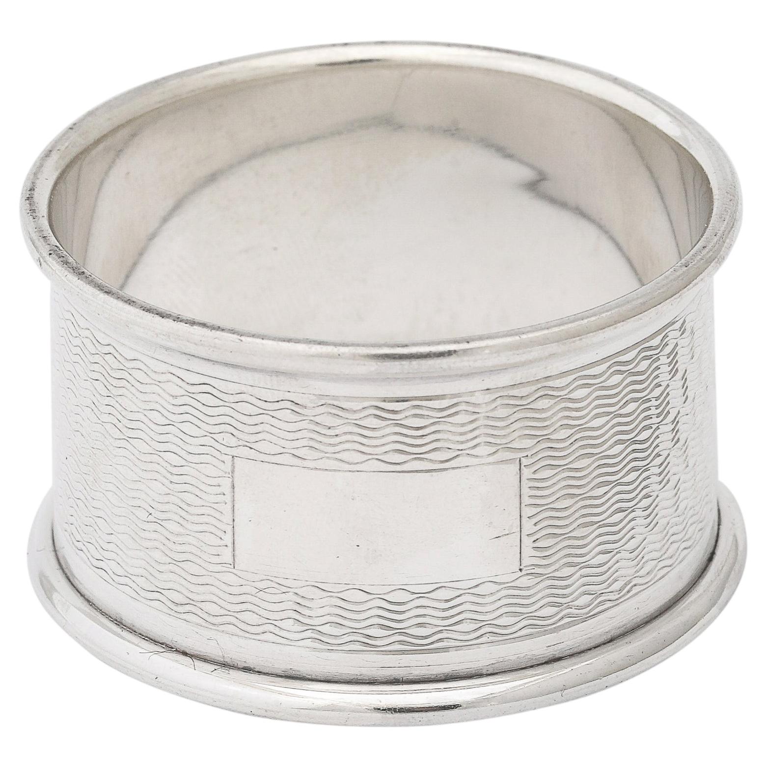 Art Deco Sterling Silver Napkin Ring with Undulating Grooved Detailing For Sale