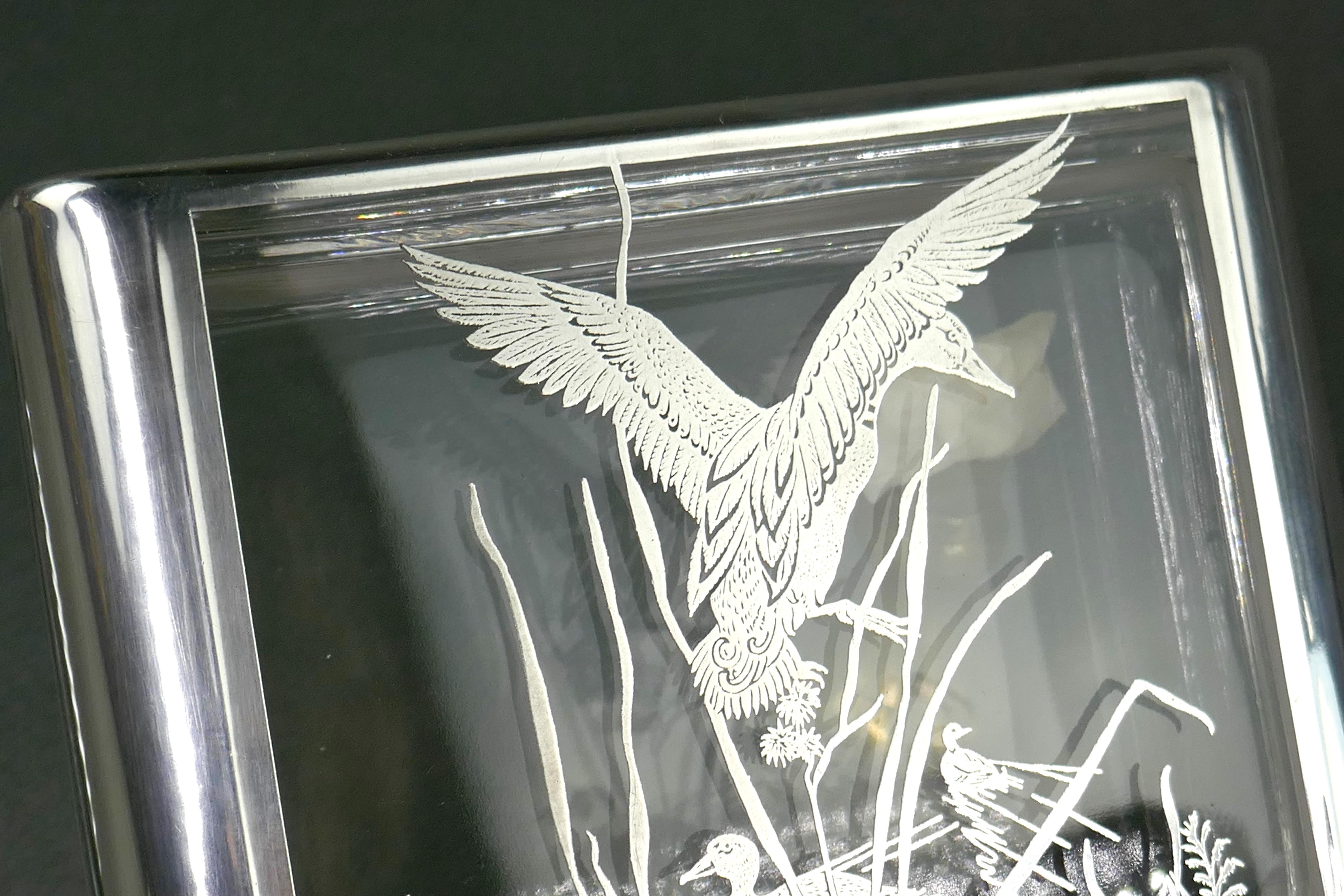 Caja de escritorio para cigarrillos Art Déco de plata de ley sobrepuesta Patos escénicos en un estanque Vaciado en venta