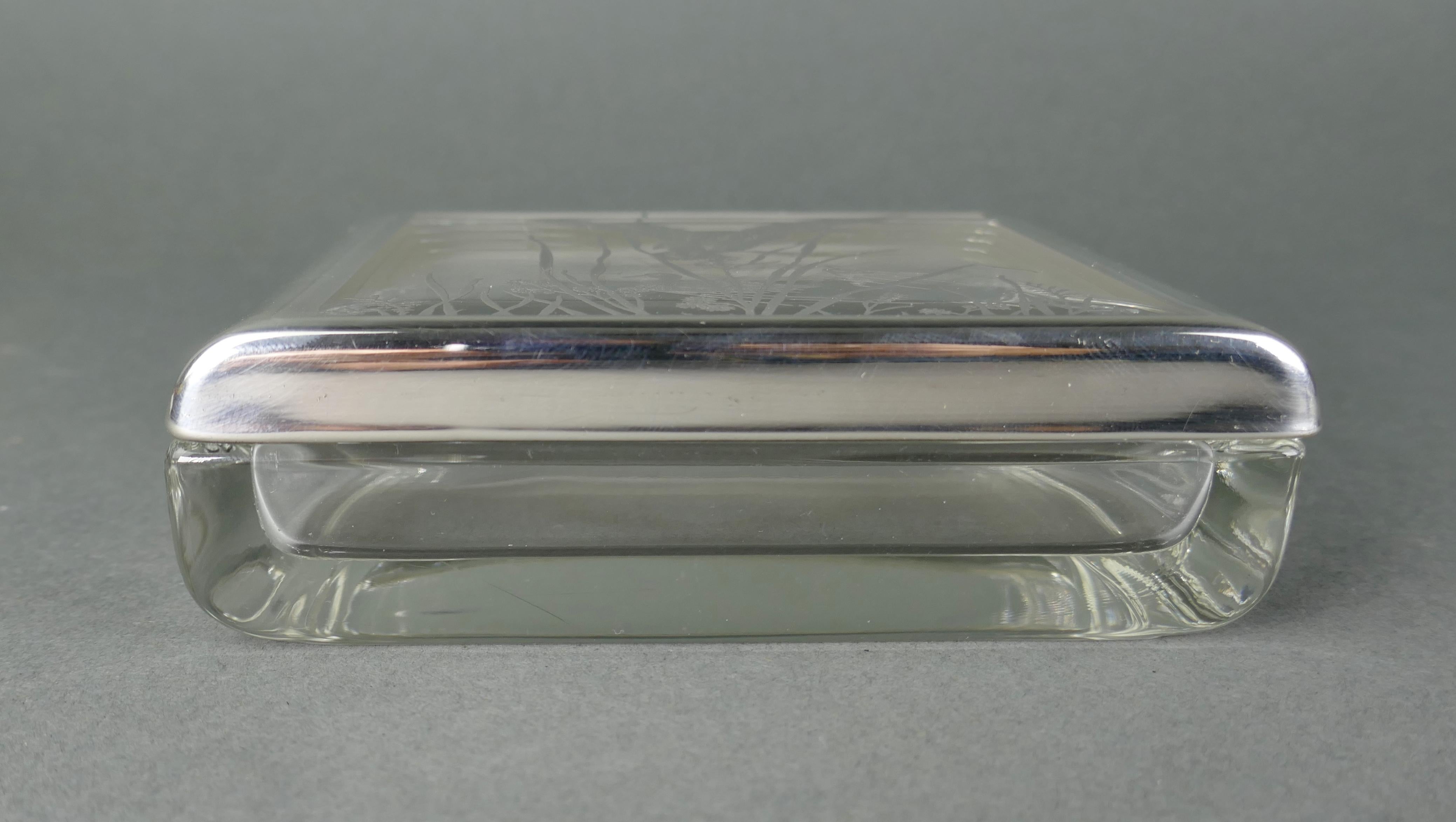 Caja de escritorio para cigarrillos Art Déco de plata de ley sobrepuesta Patos escénicos en un estanque siglo XX en venta