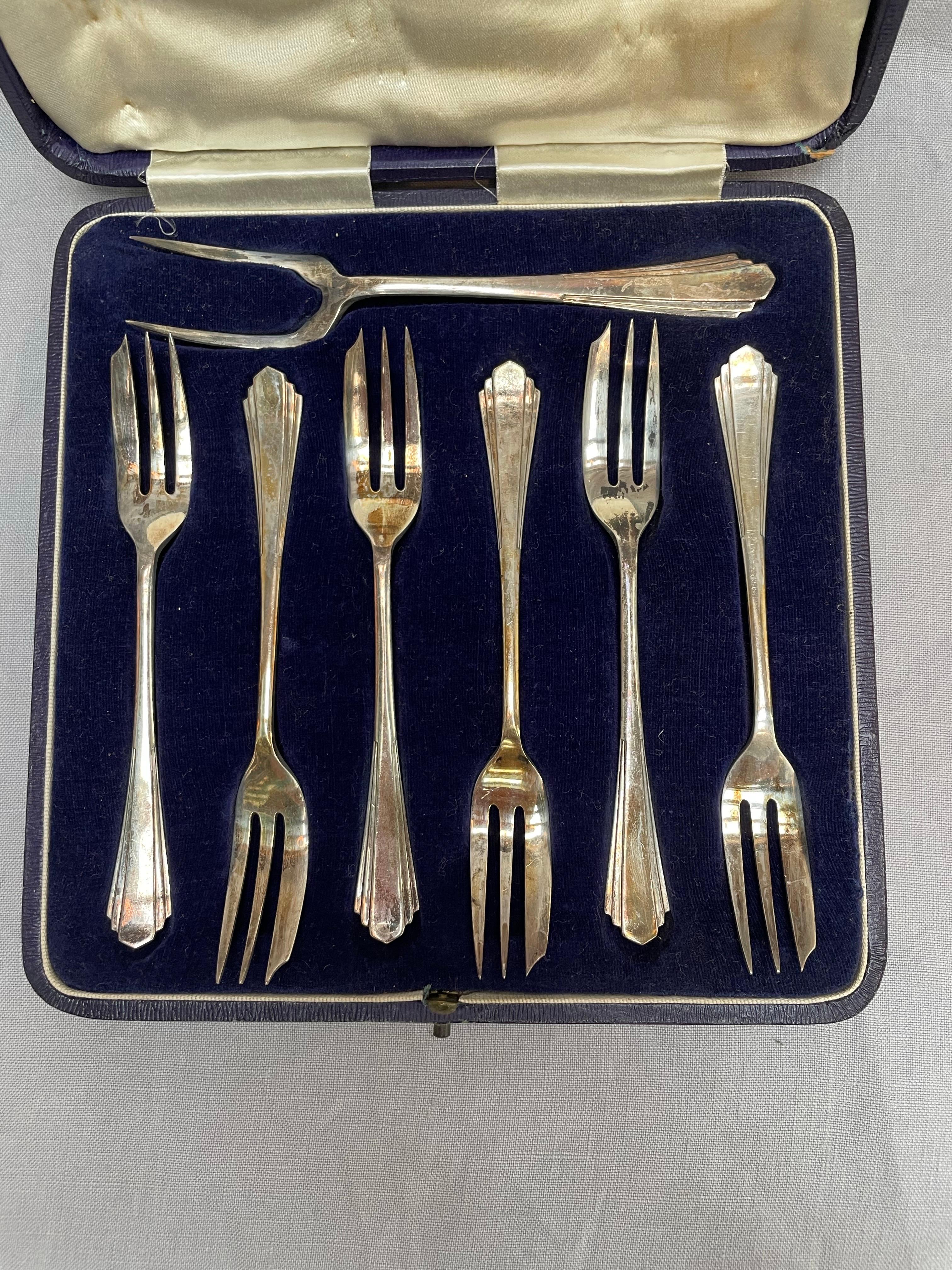 Art Deco Sterling Silver Oyster Fork Set by James Deakin & Sons, London, 1936 In Good Condition For Sale In Northport, MI
