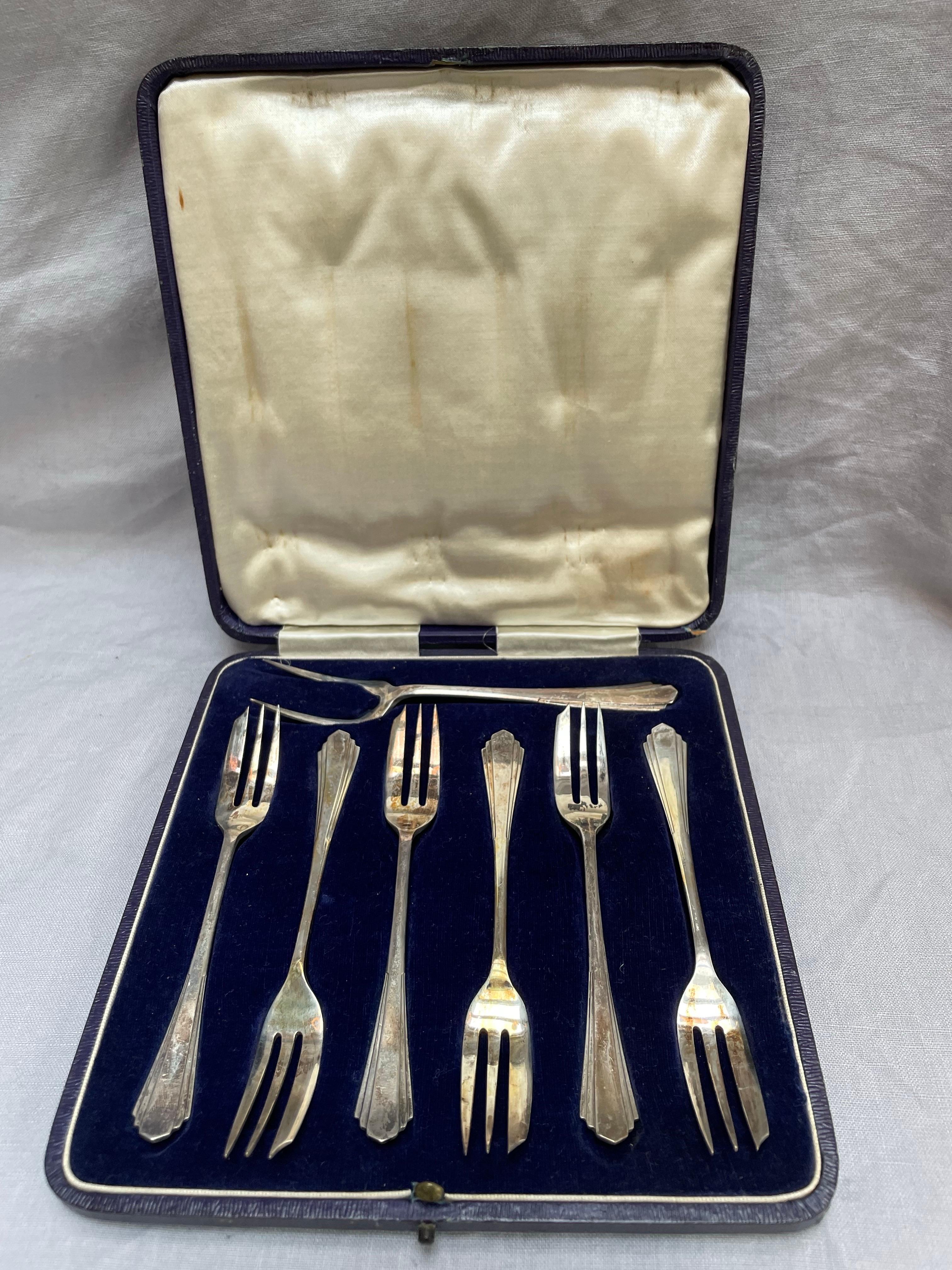 Art Deco Sterling Silver Oyster Fork Set by James Deakin & Sons, London, 1936 For Sale 2
