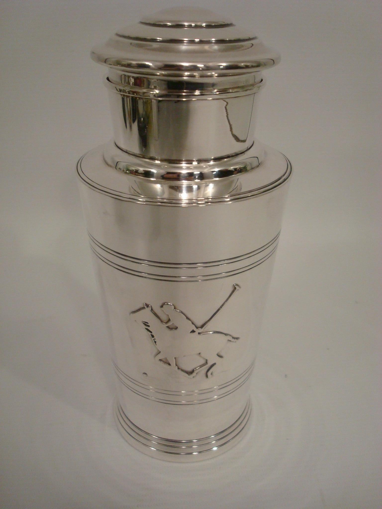 Art Deco Sterling Silver Polo Scene Cocktail Shaker 1930´s.
I surely was a Trophy / Cup, it has no engravings.
The scene is a player over his horse playing a polo match.
All Made of Sterling Silver. Marked Sterling, 925, Industria Argentina, Wright