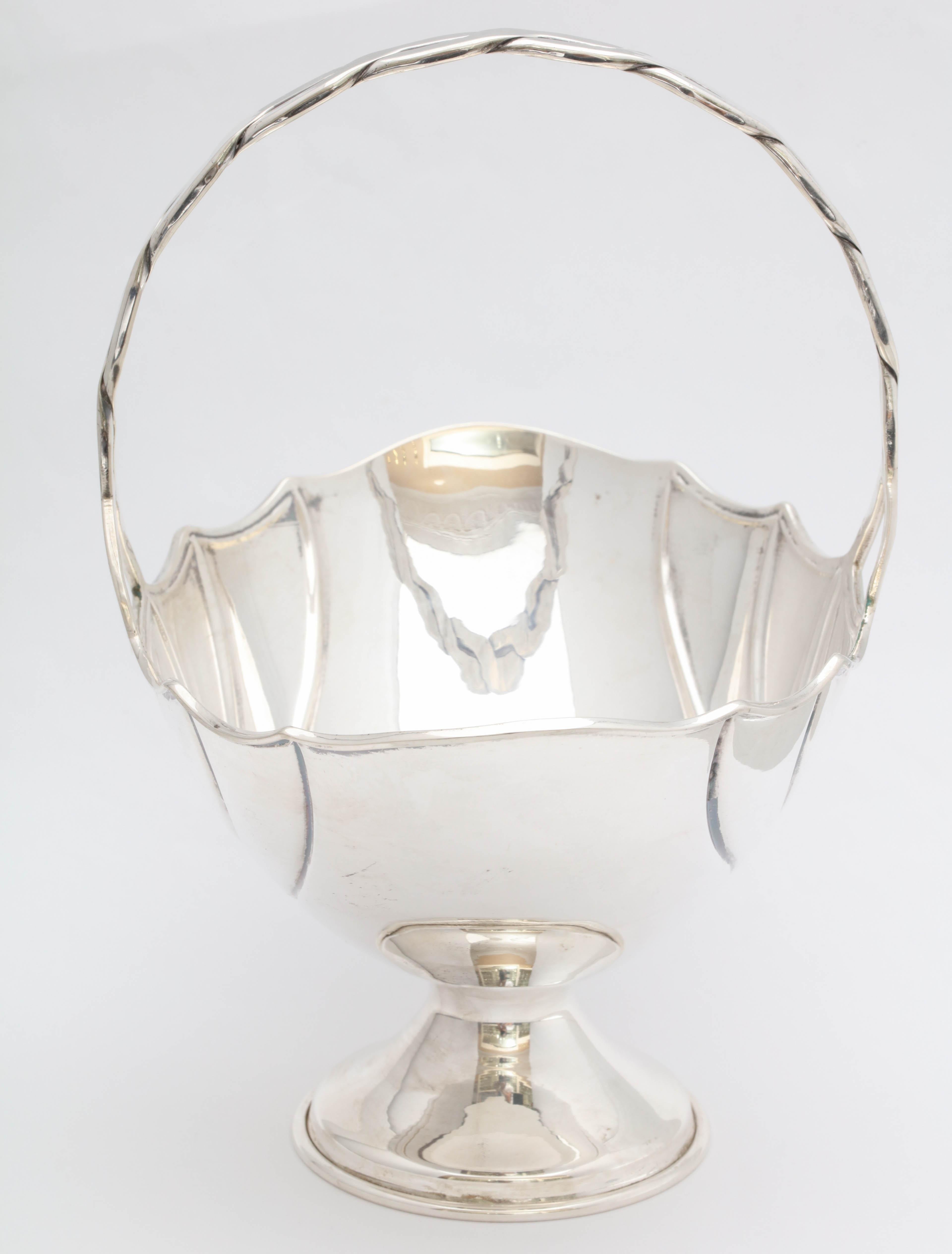Art Deco Sterling Silver Table Basket on Pedestal Base In Excellent Condition For Sale In New York, NY
