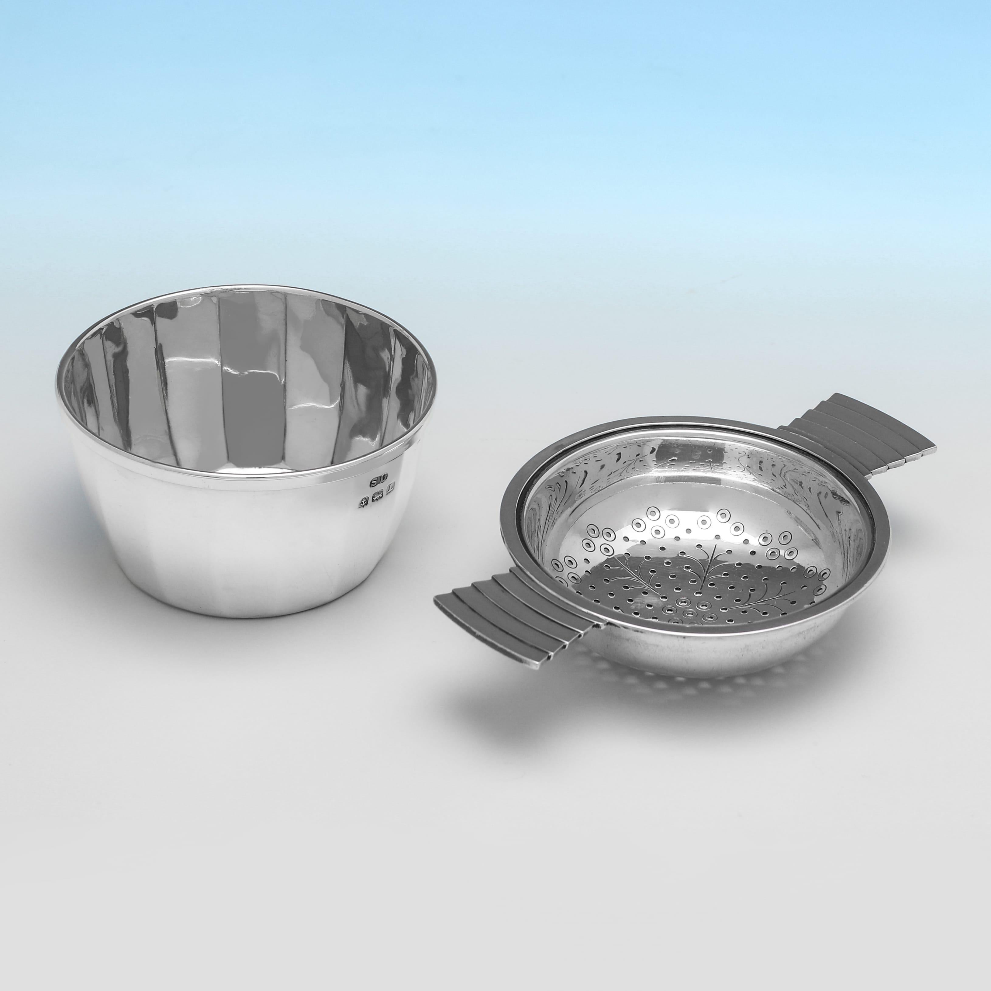 Colador de té de plata de ley art déco fabricado en 1935 Art Decó en venta