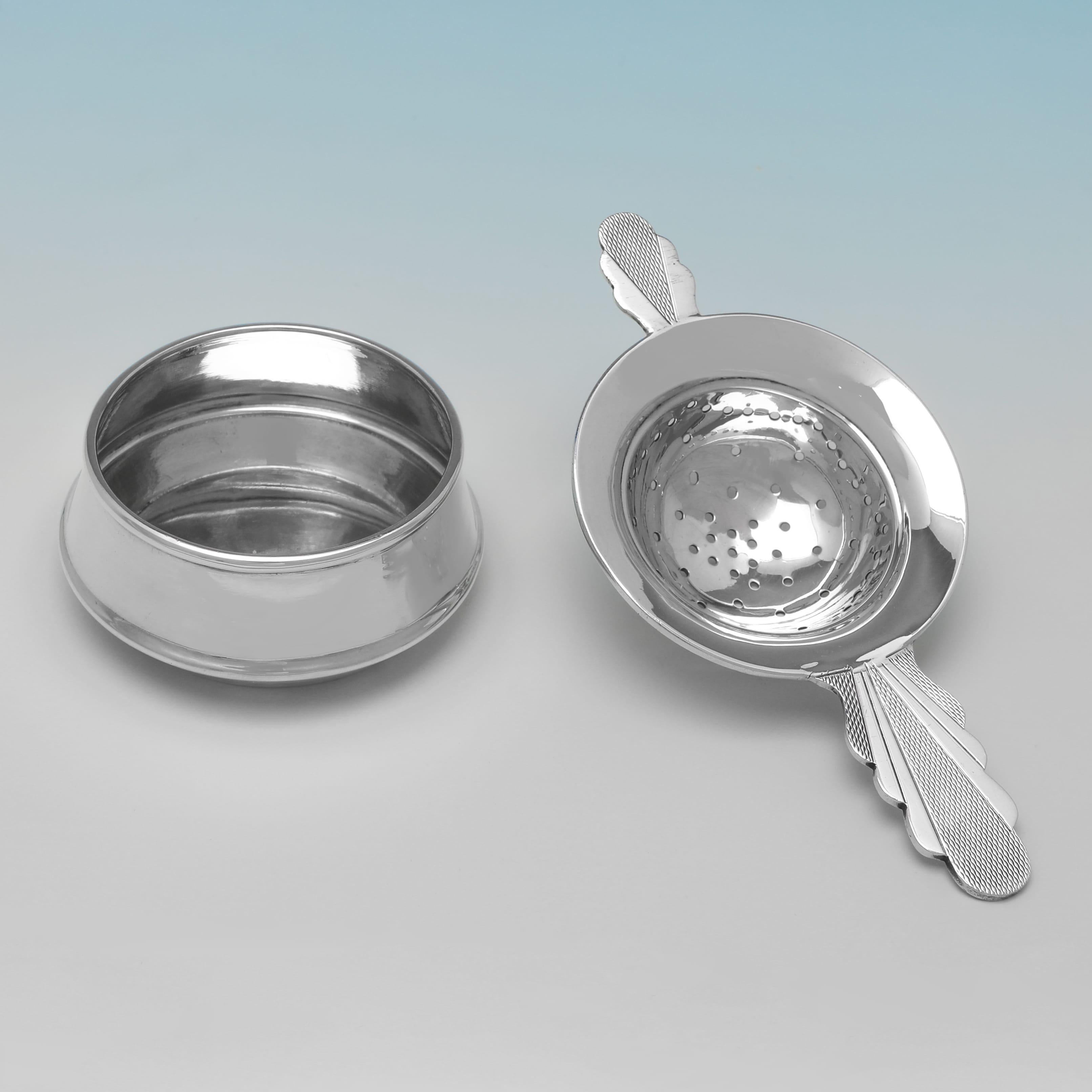 Art Deco Art deco sterling silver tea strainer made in 1948 For Sale