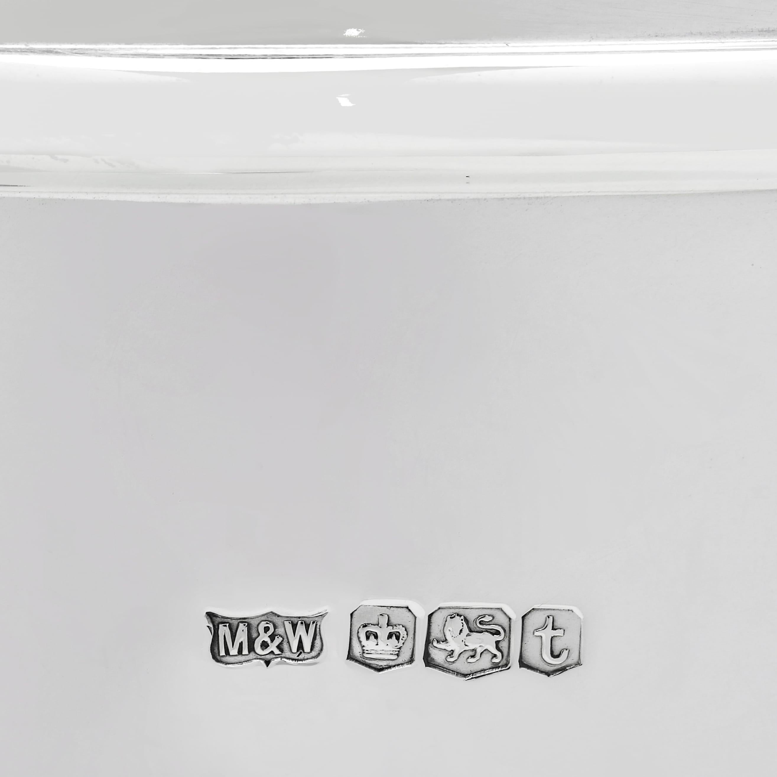 Metà XX secolo Coppa trofeo in argento sterling Art déco e coperchio realizzati da Mappin & Webb nel 1936 in vendita