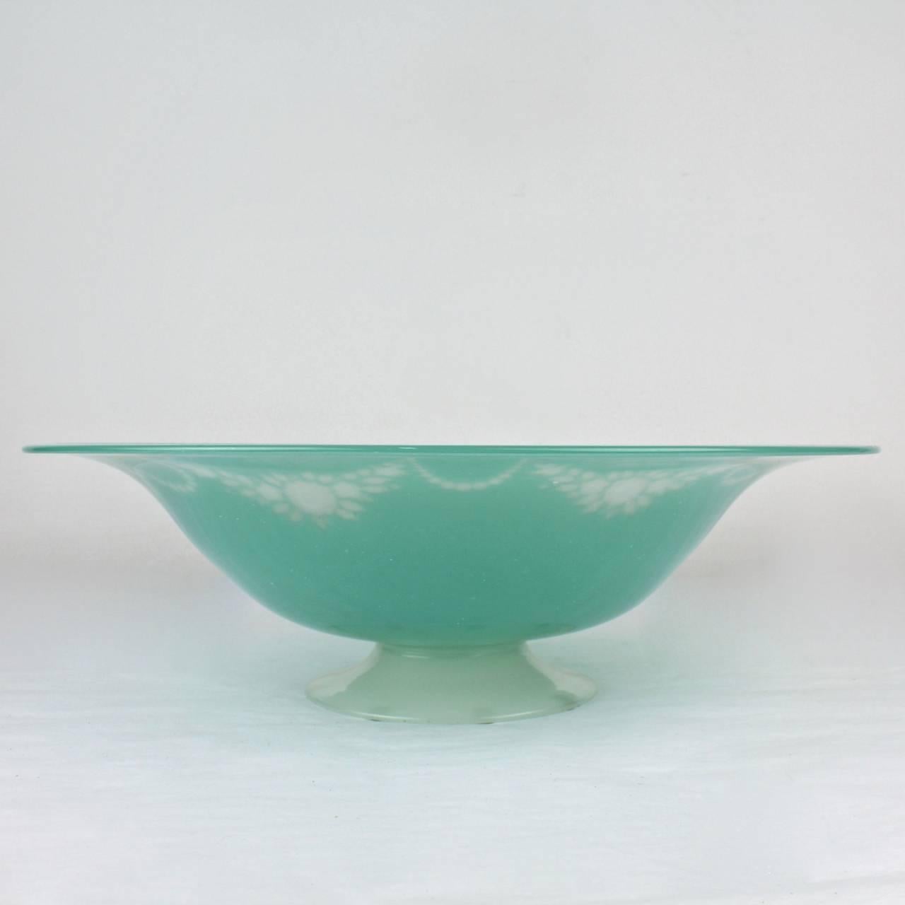 A very fine, large Steuben centerpiece bowl in the rare York pattern.

Alabaster white and jade green glass with wheel-cut decoration,

circa 1930s.

Diameter: ca. 14 3/8 in.

 