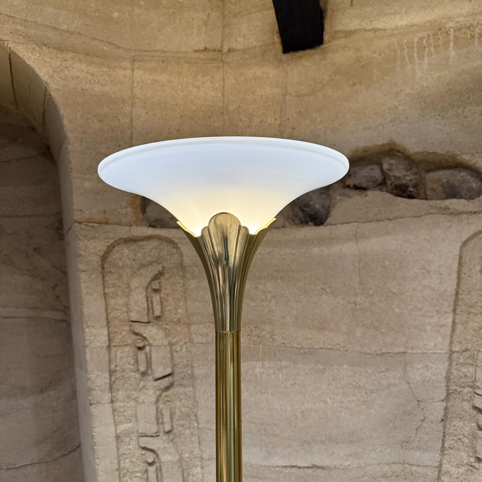 Mid-Century Modern Stiffel, lampadaire Art Déco Tulip Torchiere en laiton Chicago en vente