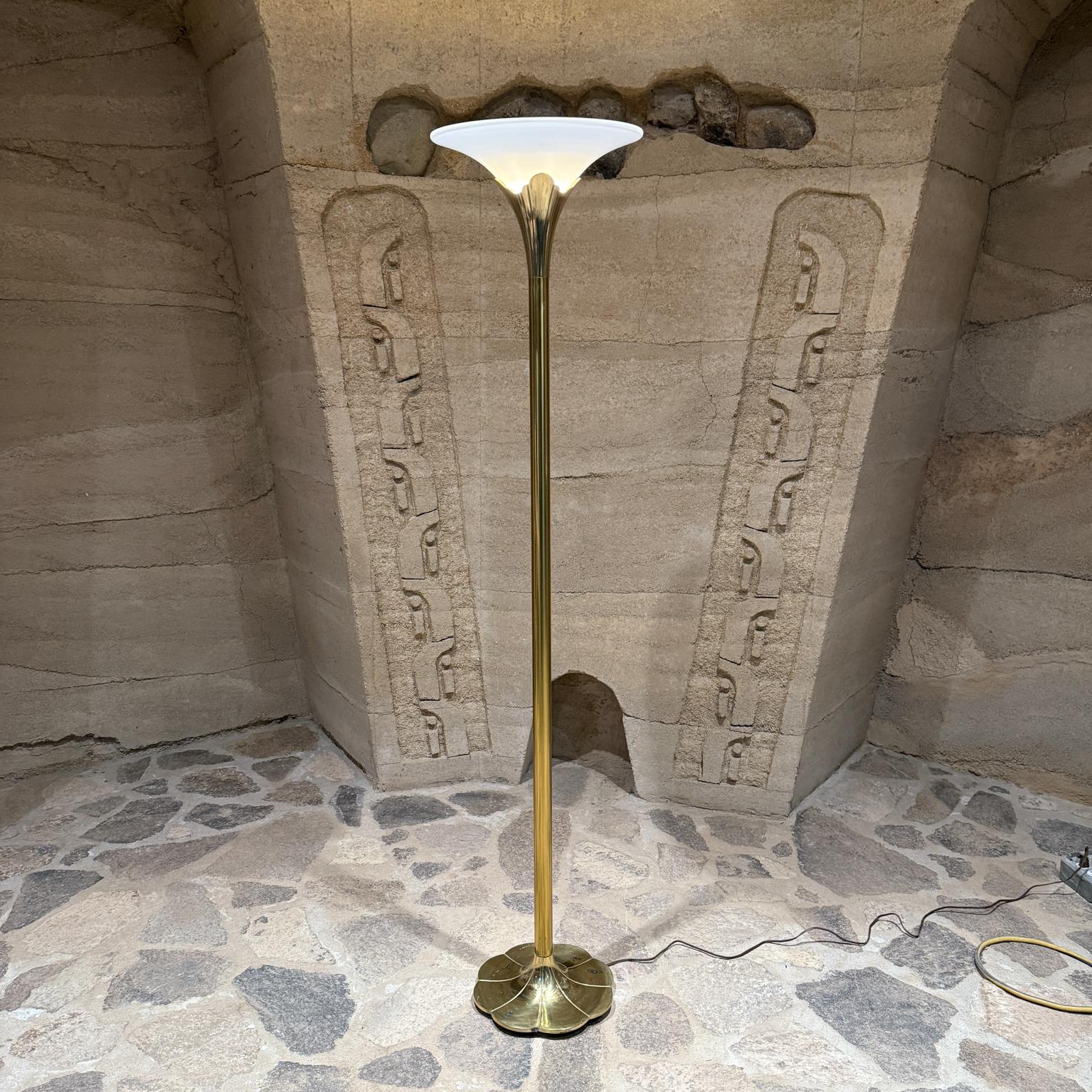 Stiffel, lampadaire Art Déco Tulip Torchiere en laiton Chicago Bon état - En vente à Chula Vista, CA