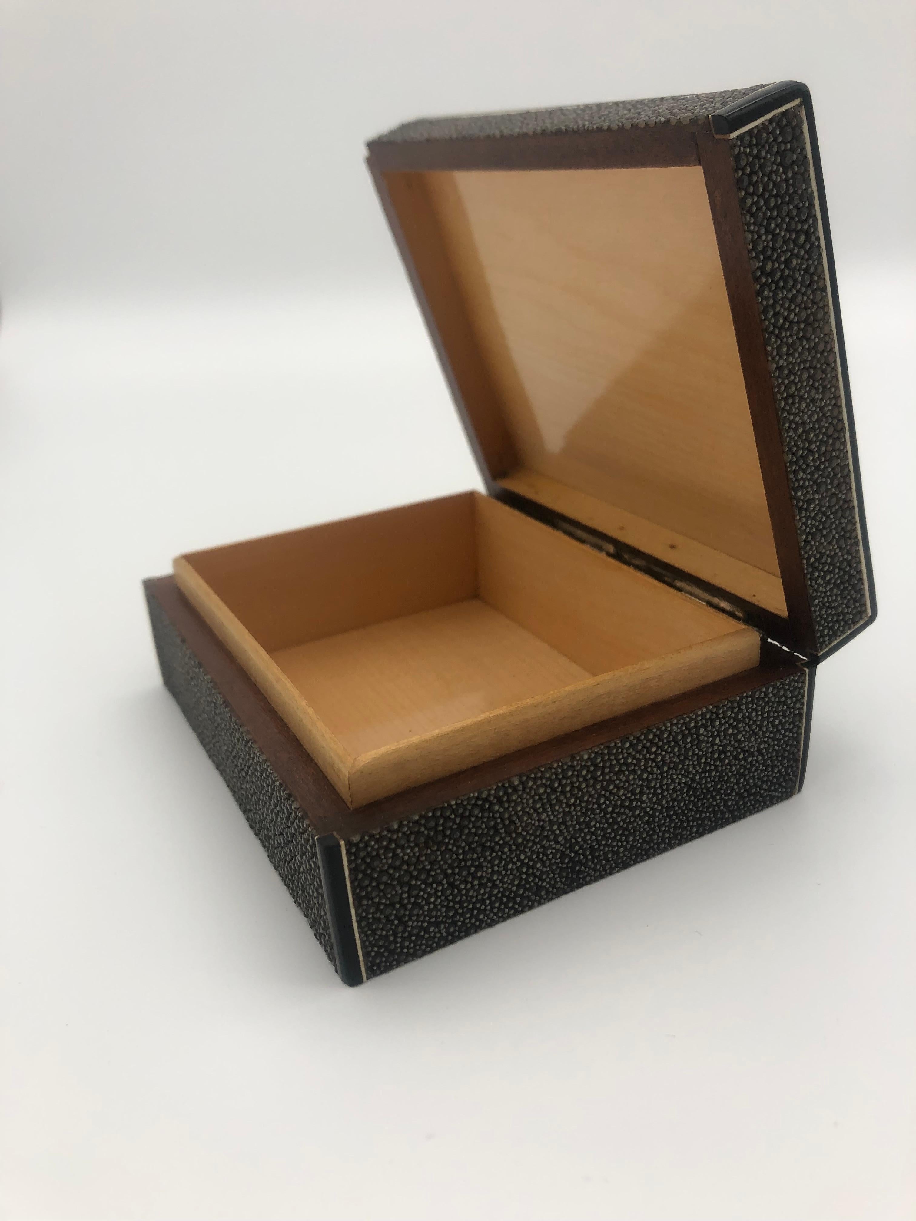 Austrian or French Art Deco period wood box,  overed with stingray skin. Excellent, skillfully executed craftmanship.
The geometric skin is framed is made by ebonised rosewood and small bone intarsia.
The interior is made out of  sycamore wood.
On