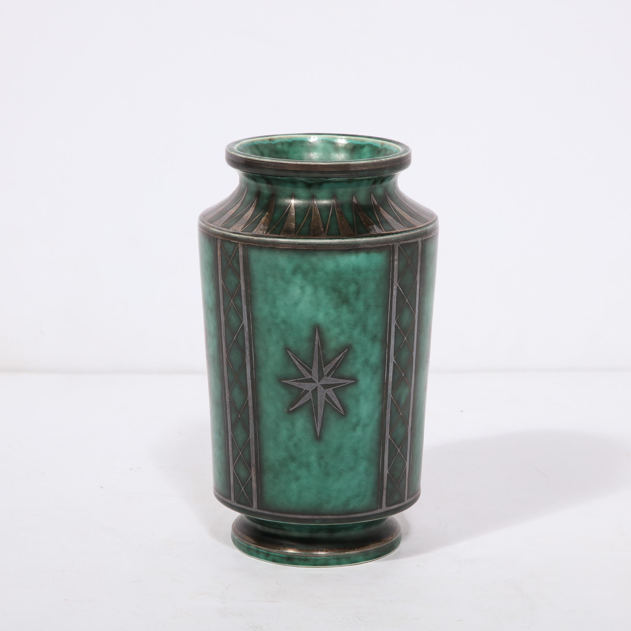 Questo splendido vaso Art Deco 