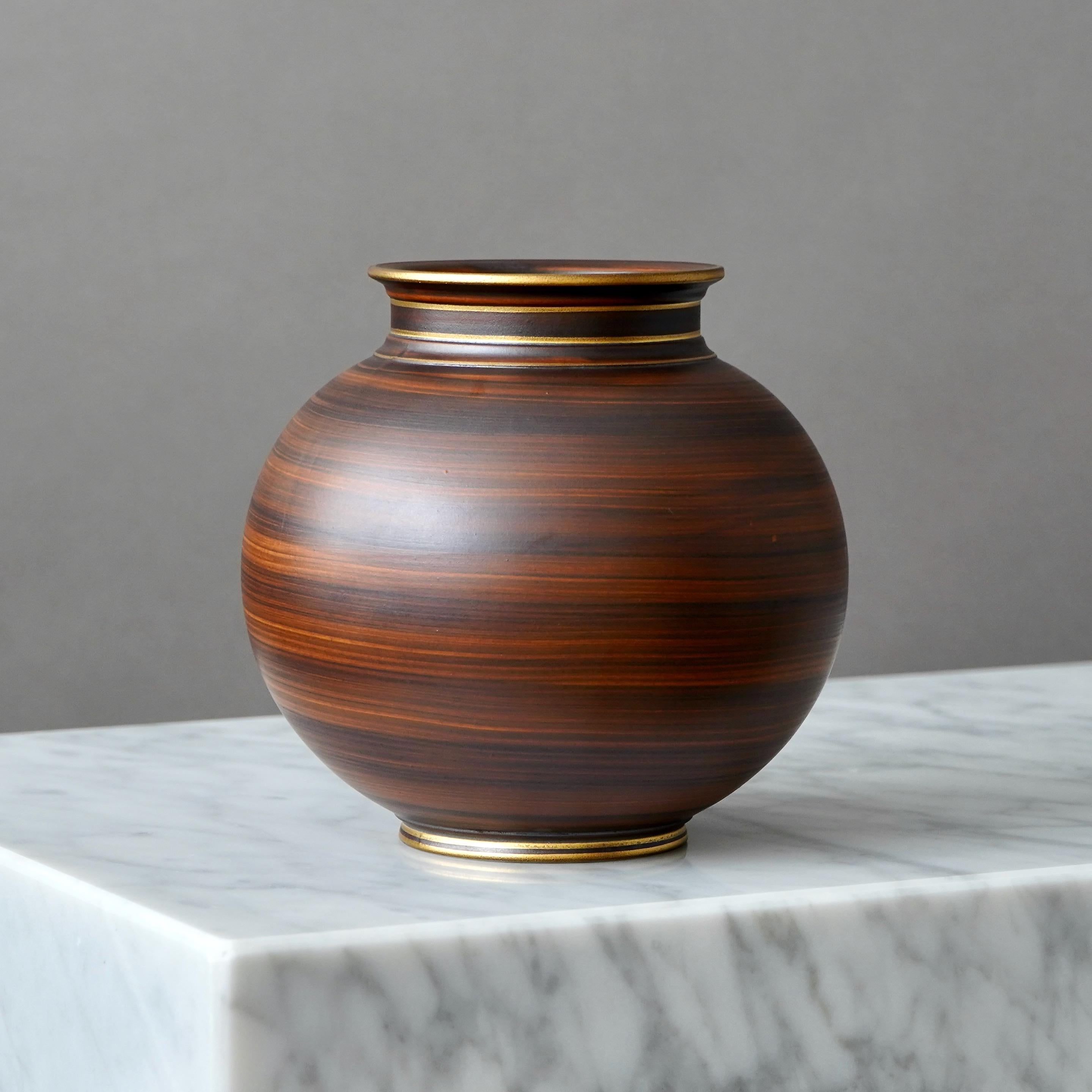Vase Art déco en grès brun et or de Gunnar Nylund. ALP, Suède, années 1930 Bon état - En vente à Malmö, SE