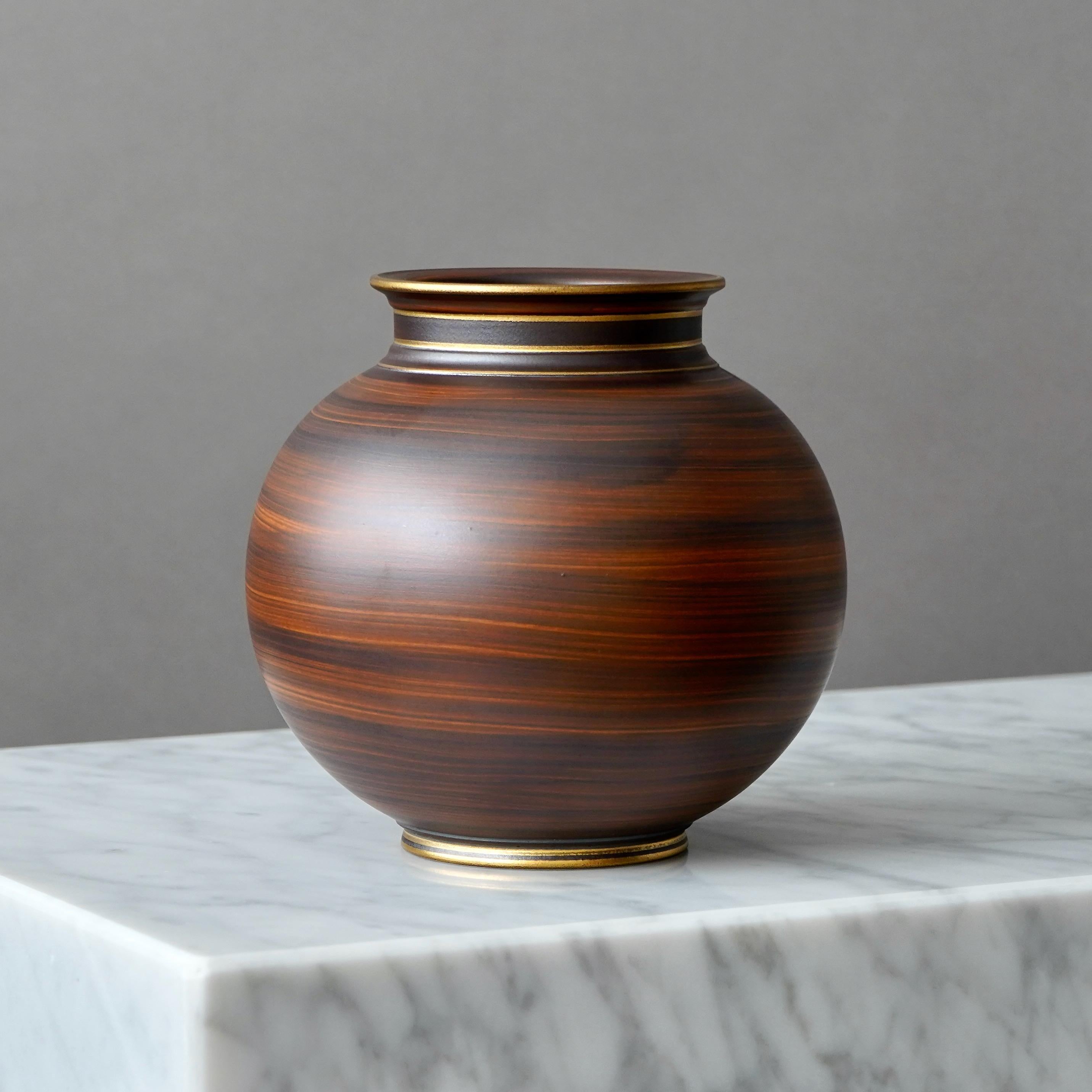 Céramique Vase Art déco en grès brun et or de Gunnar Nylund. ALP, Suède, années 1930 en vente