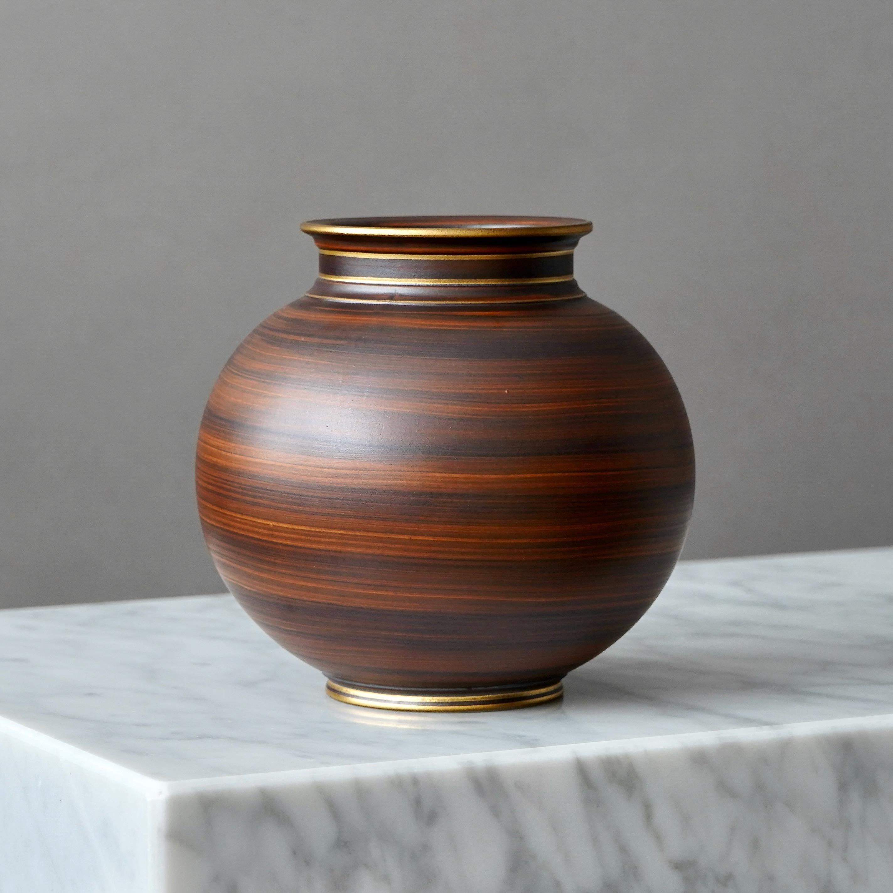 Vase Art déco en grès brun et or de Gunnar Nylund. ALP, Suède, années 1930 en vente 1