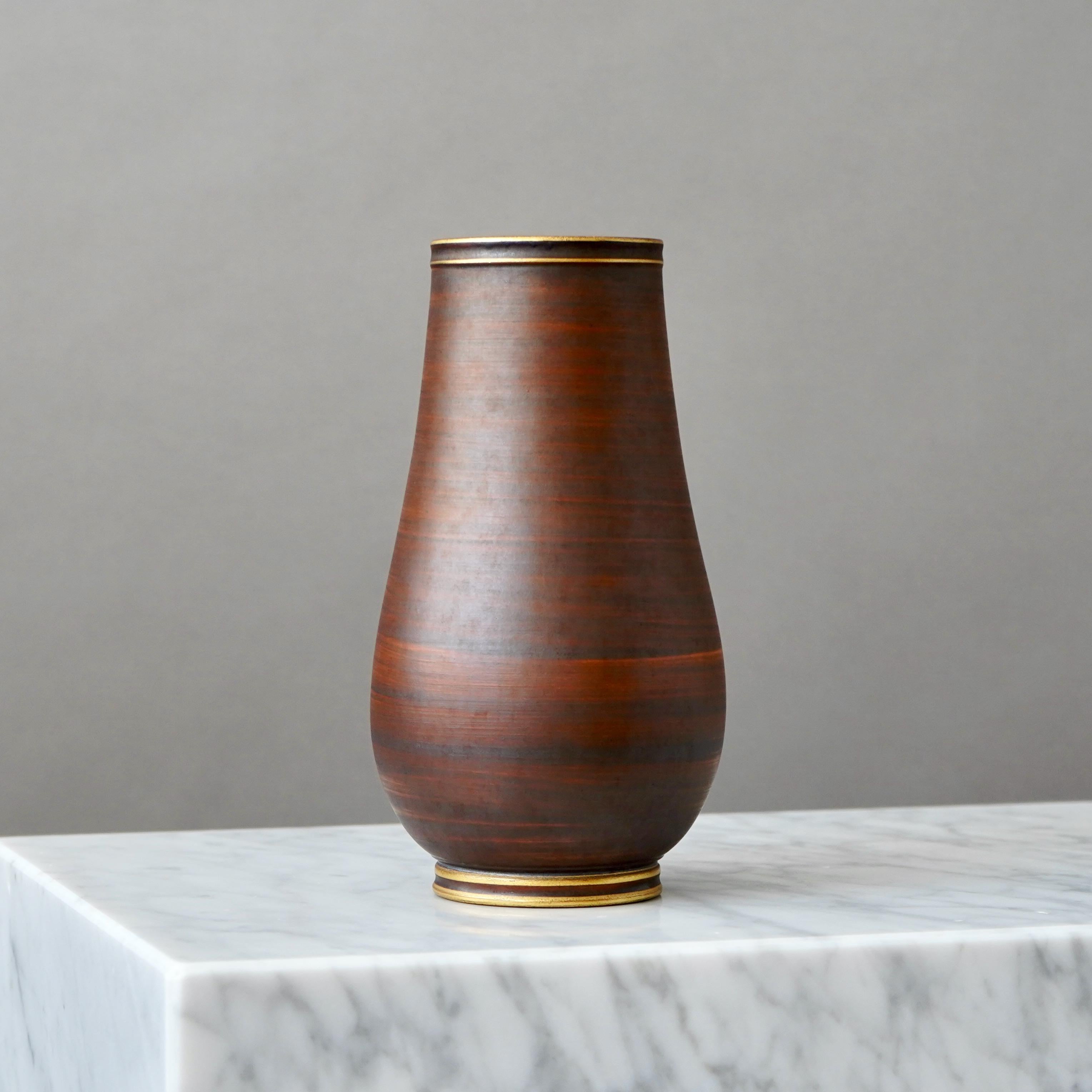 Art Deco Stoneware Vase in Brown and Gold by Gunnar Nylund. ALP, Sweden, 1930s In Good Condition For Sale In Malmö, SE