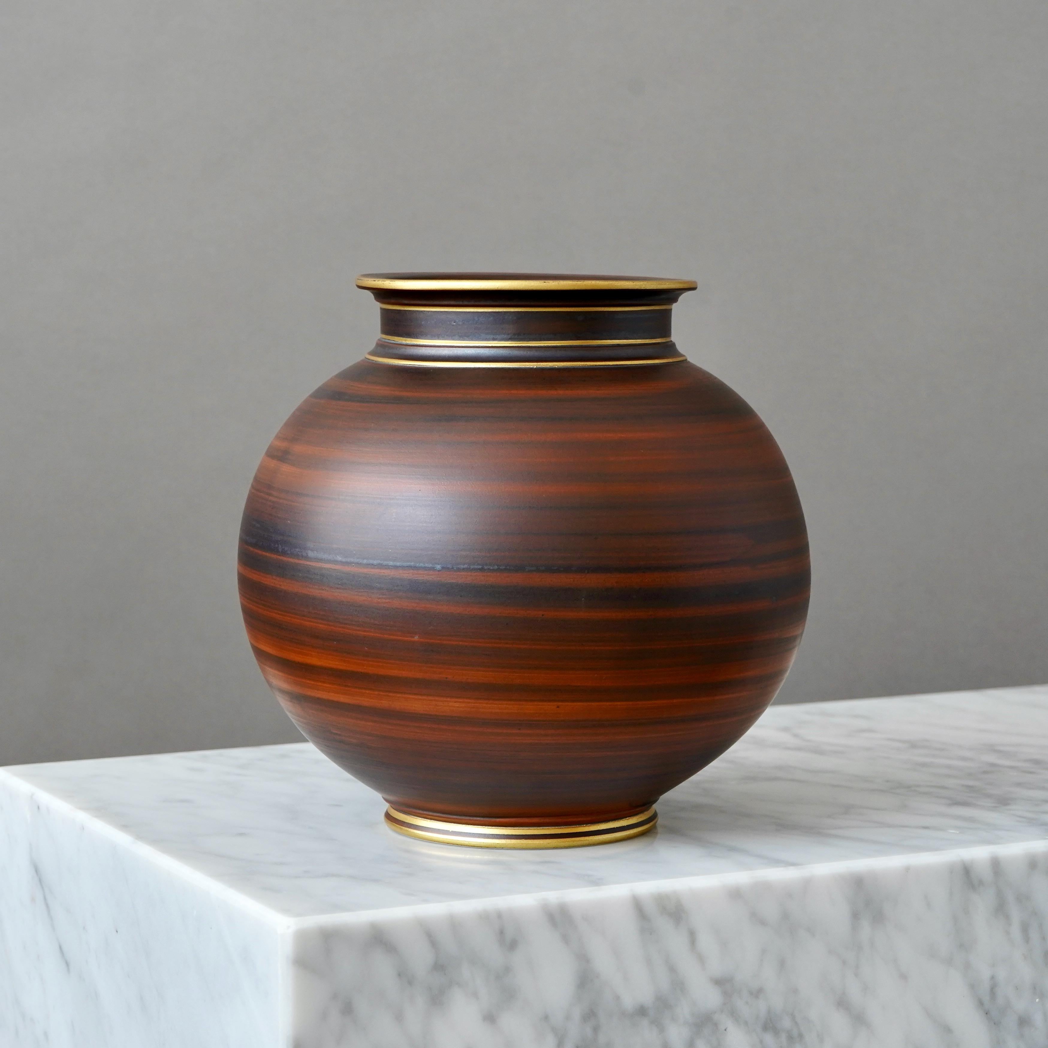 Braun-goldene Art-déco-Vase aus Steinzeug von Gunnar Nylund. ALP, Schweden, 1930er Jahre im Angebot 1