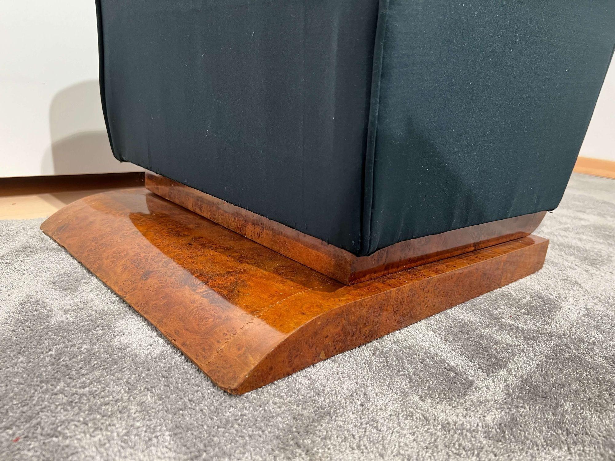 Beautiful original art deco stool from France ab our 1930.
Amboyna roots wood veneered and polished. Covered with anthracite fabric and border finishing.
Dimensions: H 38 cm x B 57,5 cm x T 41,5 cm.