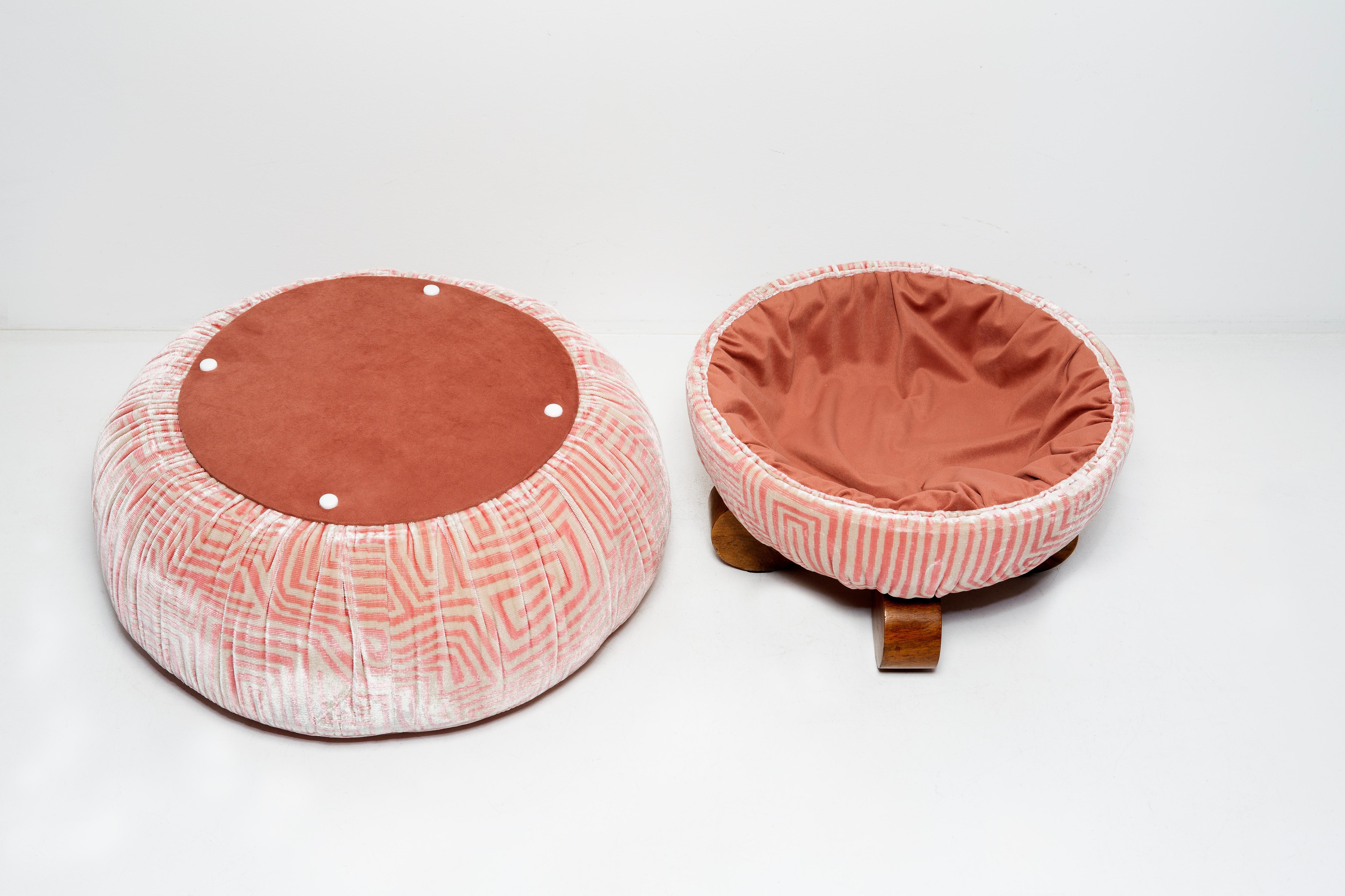 Tabouret art déco de Jindrich Halabala en velours Jungling Dedar blanc et rose en vente 3