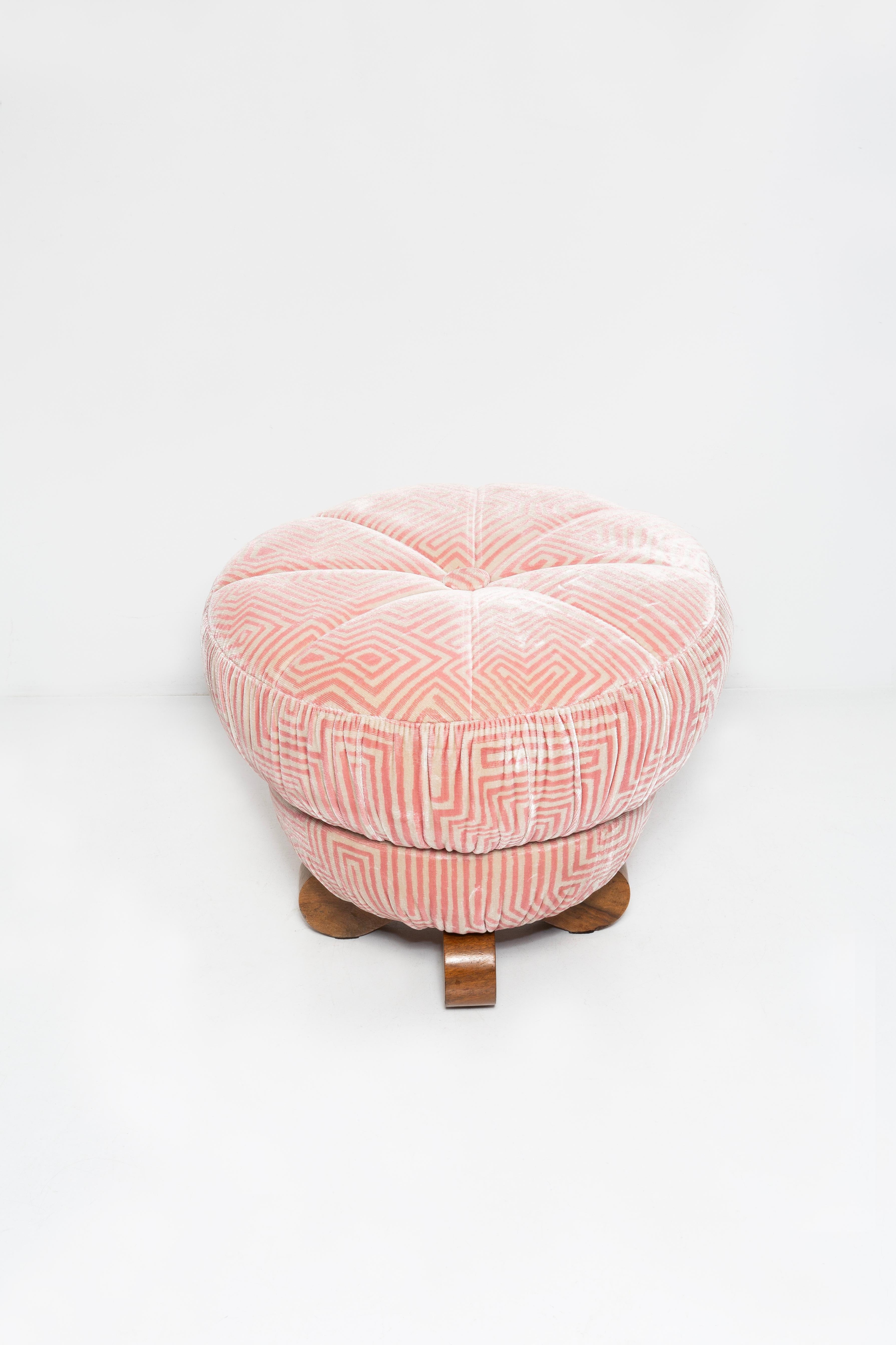 Art nouveau Tabouret art déco de Jindrich Halabala en velours Jungling Dedar blanc et rose en vente