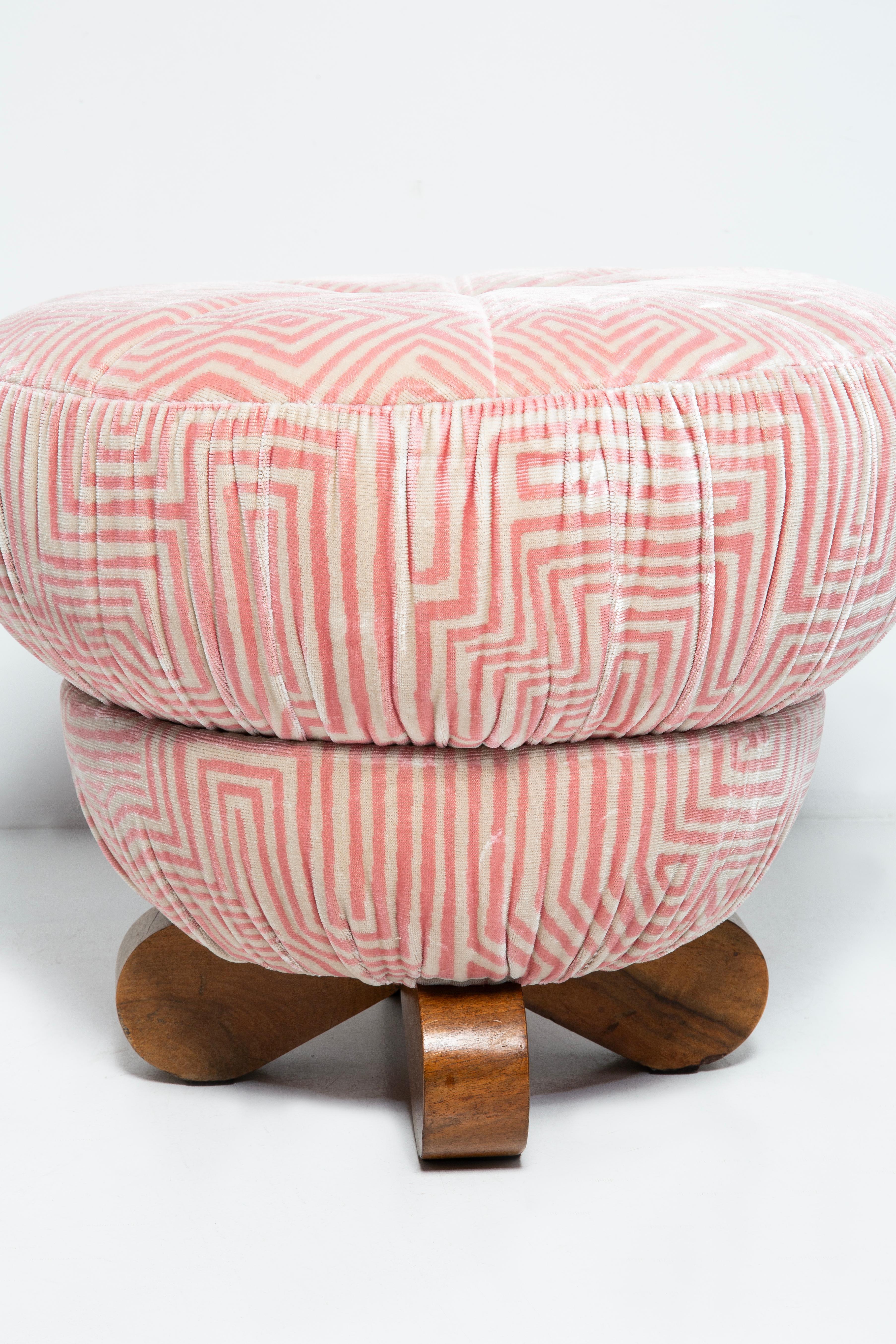 Tabouret art déco de Jindrich Halabala en velours Jungling Dedar blanc et rose Excellent état - En vente à 05-080 Hornowek, PL