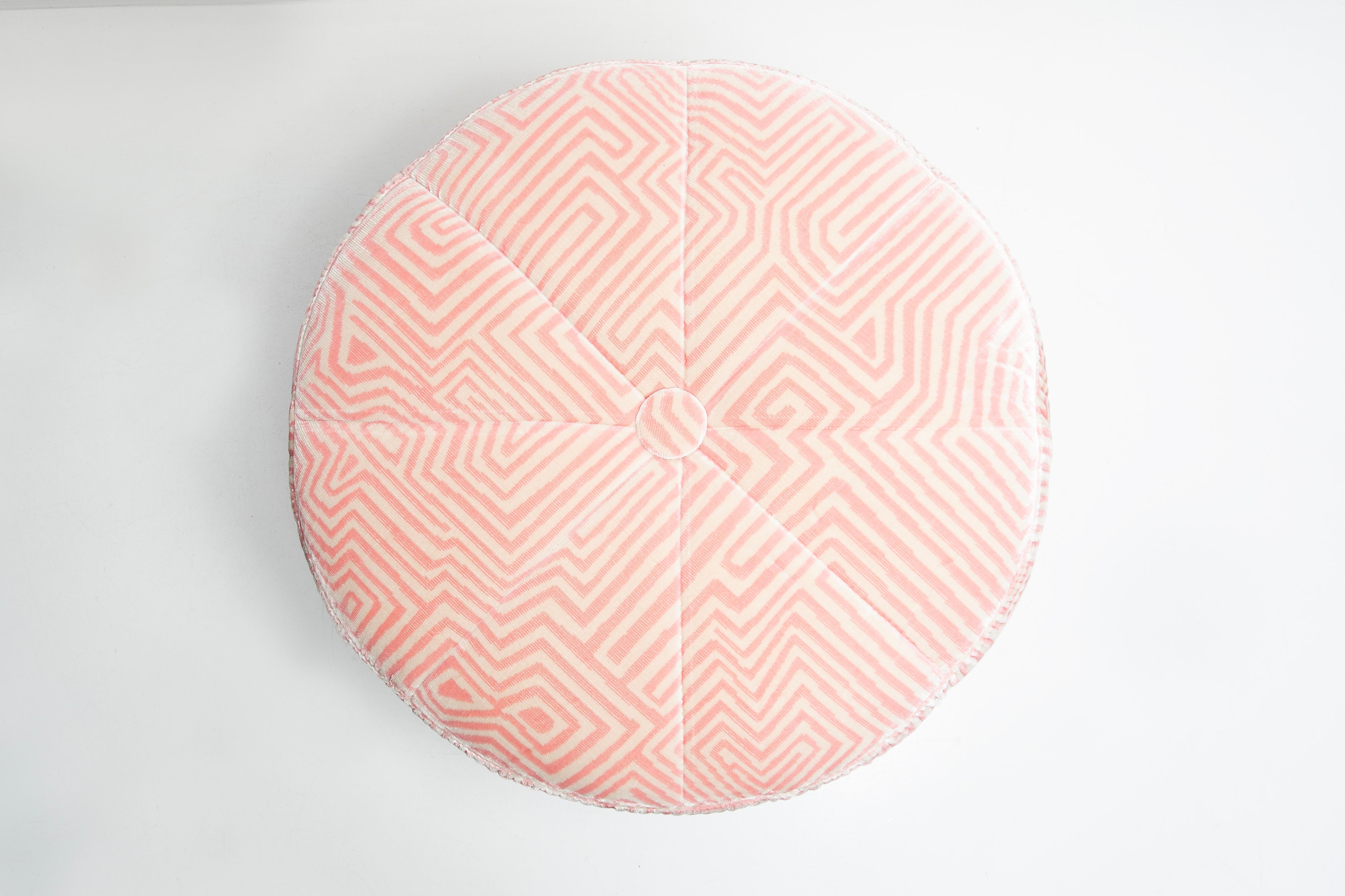20ième siècle Tabouret art déco de Jindrich Halabala en velours Jungling Dedar blanc et rose en vente