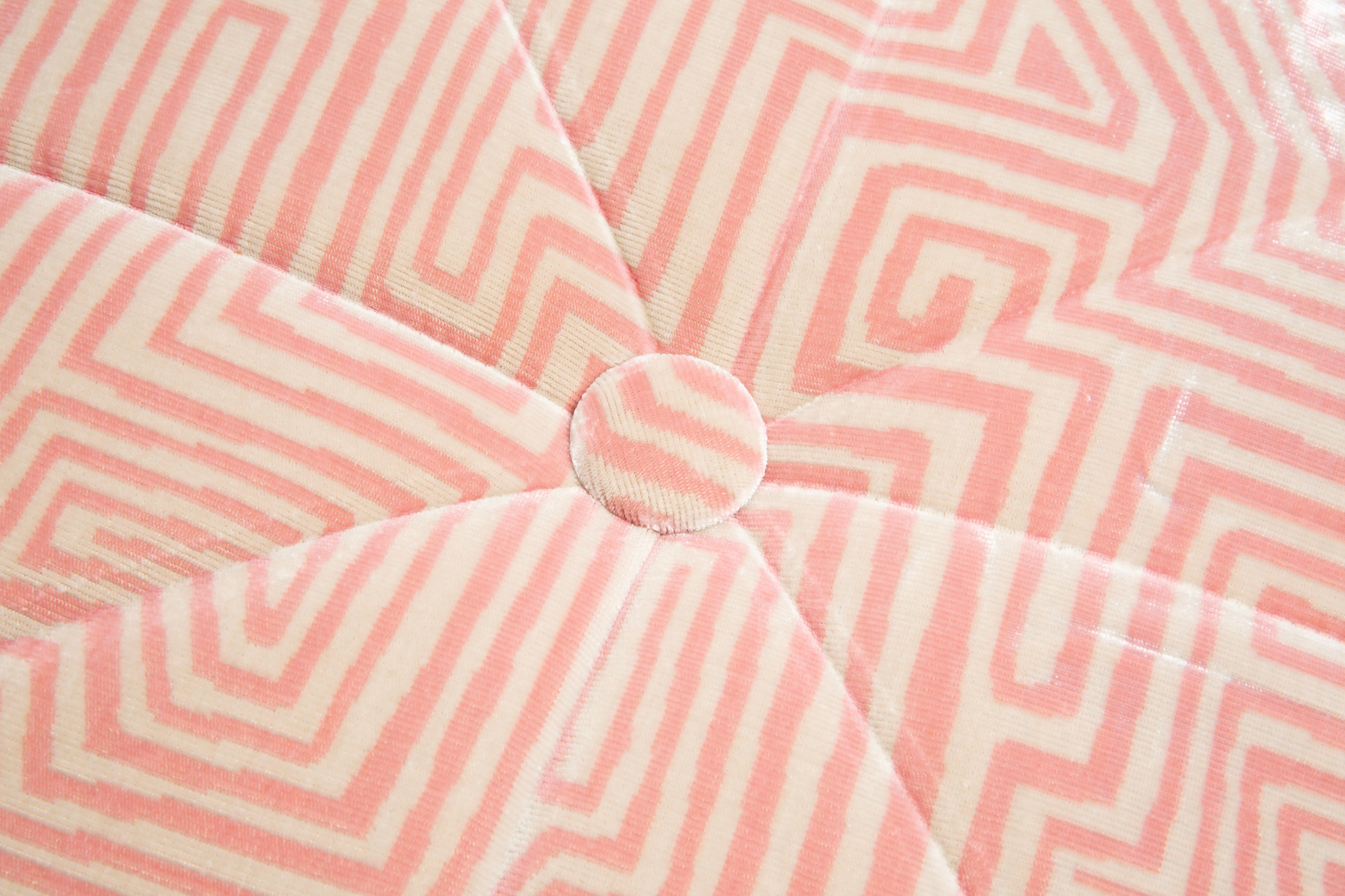 Velours Tabouret art déco de Jindrich Halabala en velours Jungling Dedar blanc et rose en vente