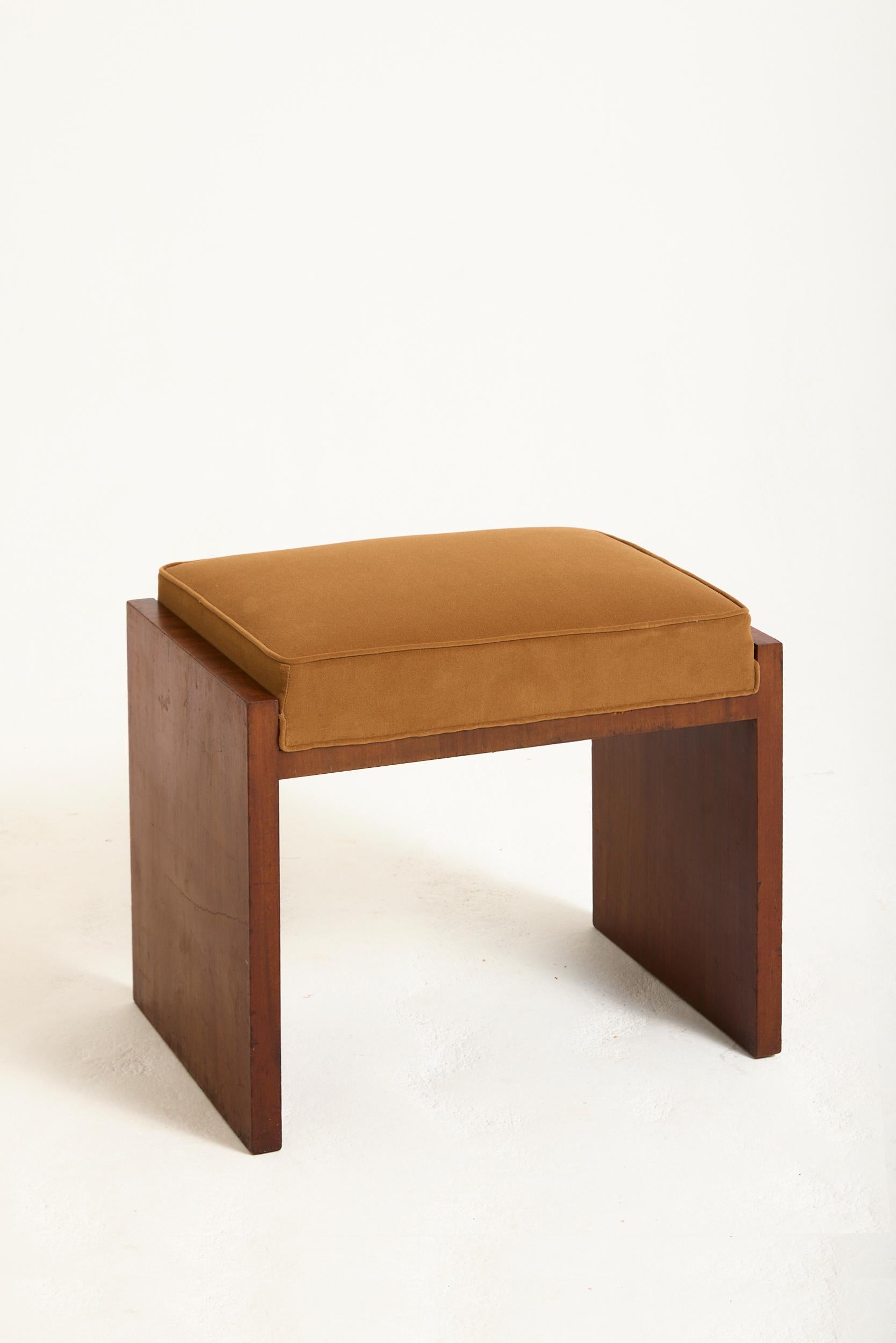 Ein Art Deco Hocker aus Mahagoni
Frankreich, ca. 1930
