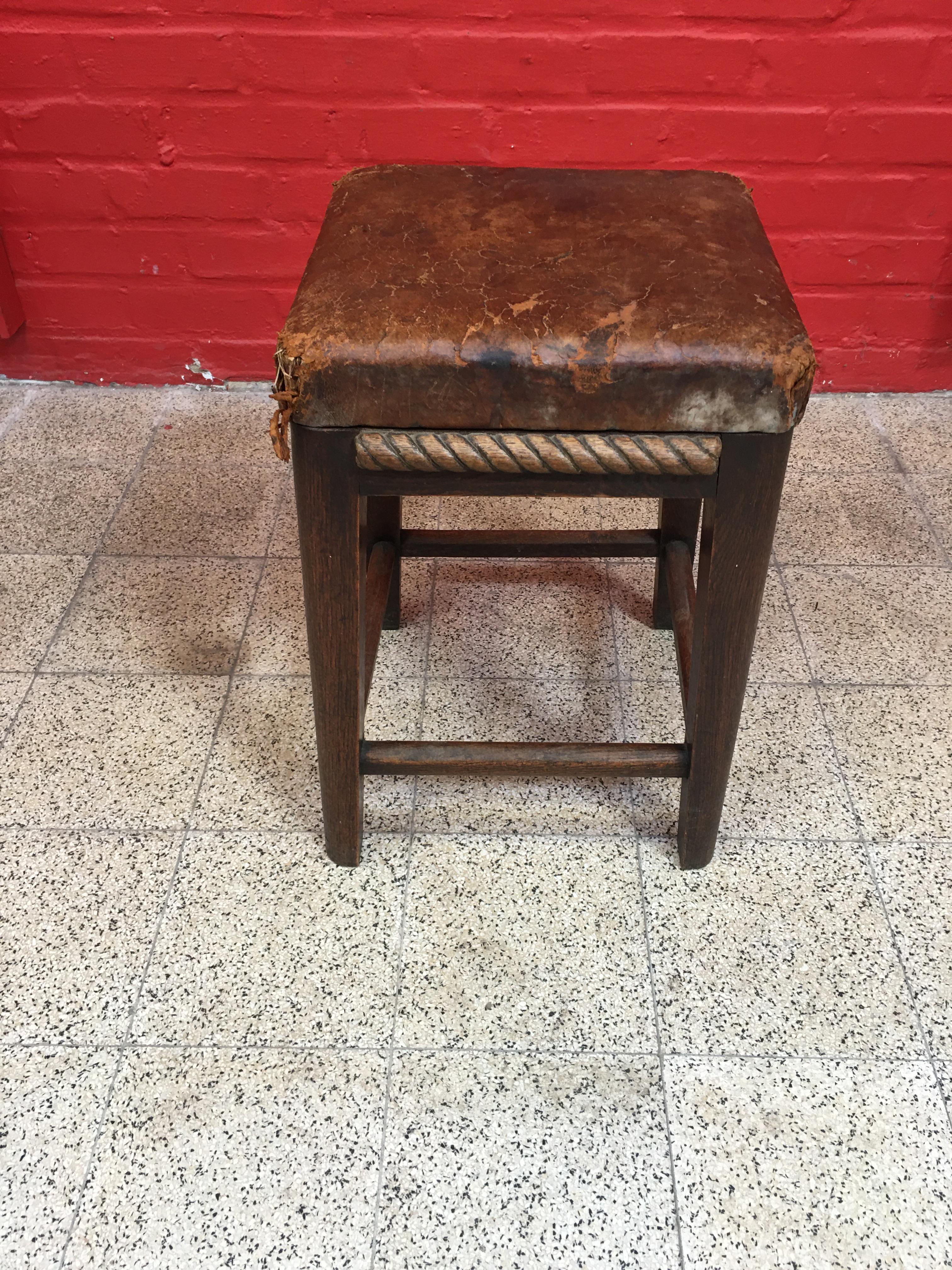 Art Deco stool in oak and leather, circa 1950.
Carved wooden rope decor.