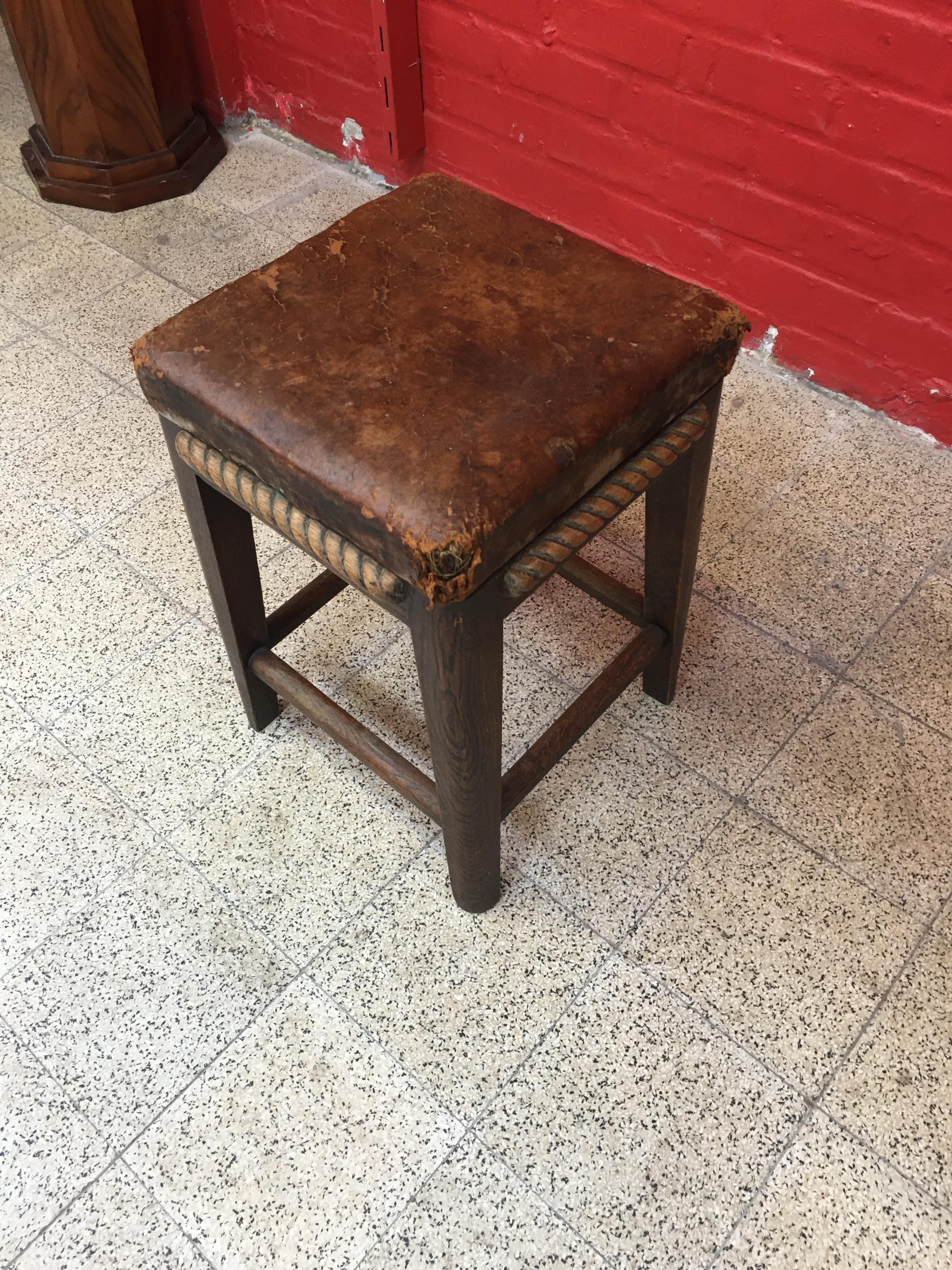 Art Deco Stool in Oak and Leather circa 1950, Carved Wooden Rope Decor For Sale 2