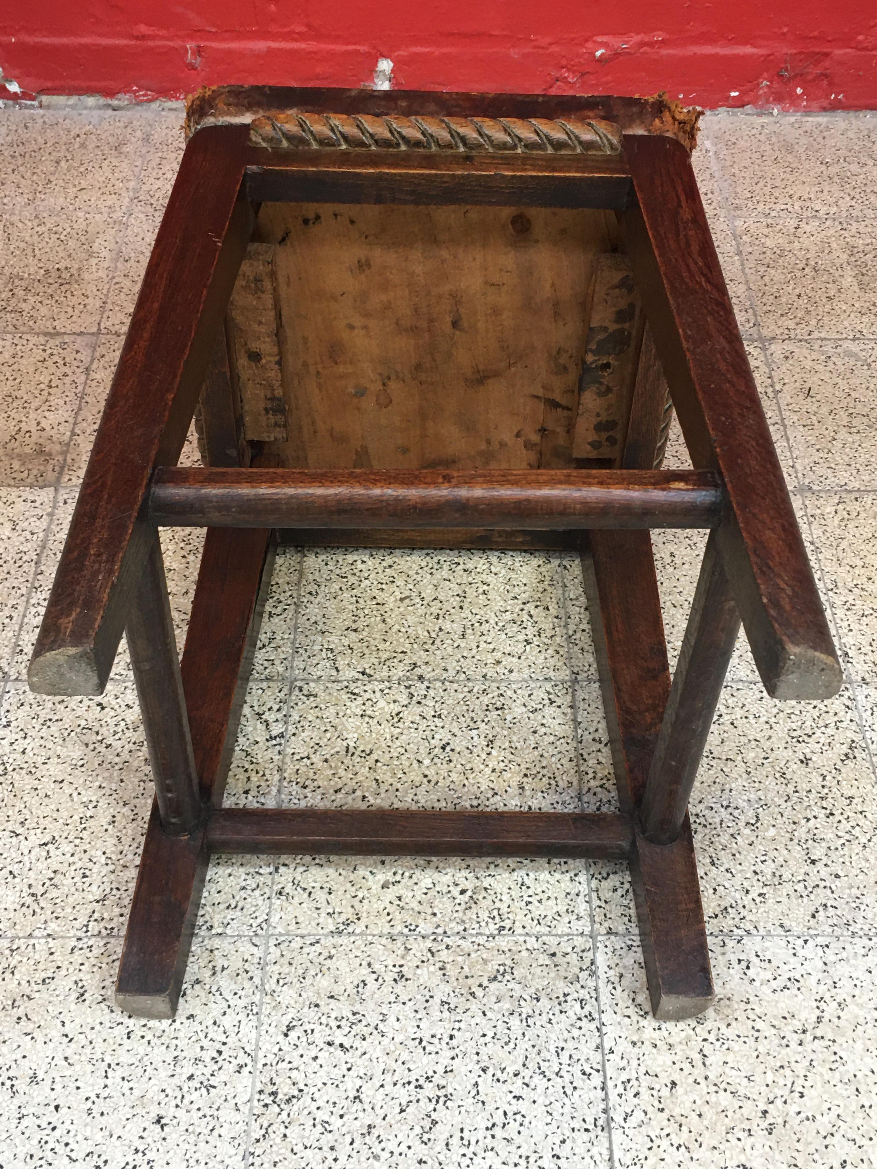 Art Deco Hocker aus Eiche und Leder um 1950:: geschnitztes Holzseil Dekor im Angebot 3