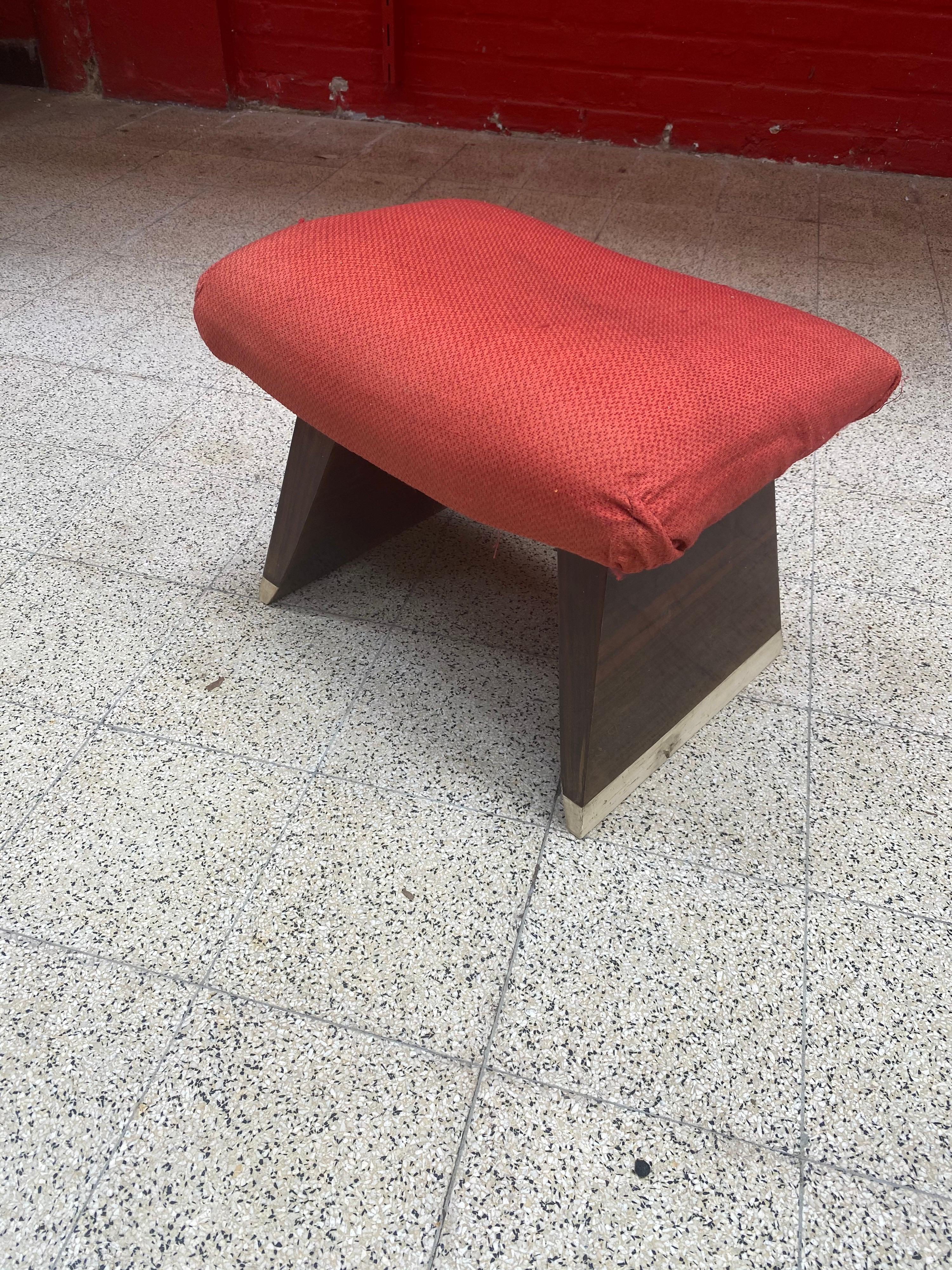 Art Deco stool in walnut veneer, bakelite plinth, circa 1930
Patina and fabric to redo.