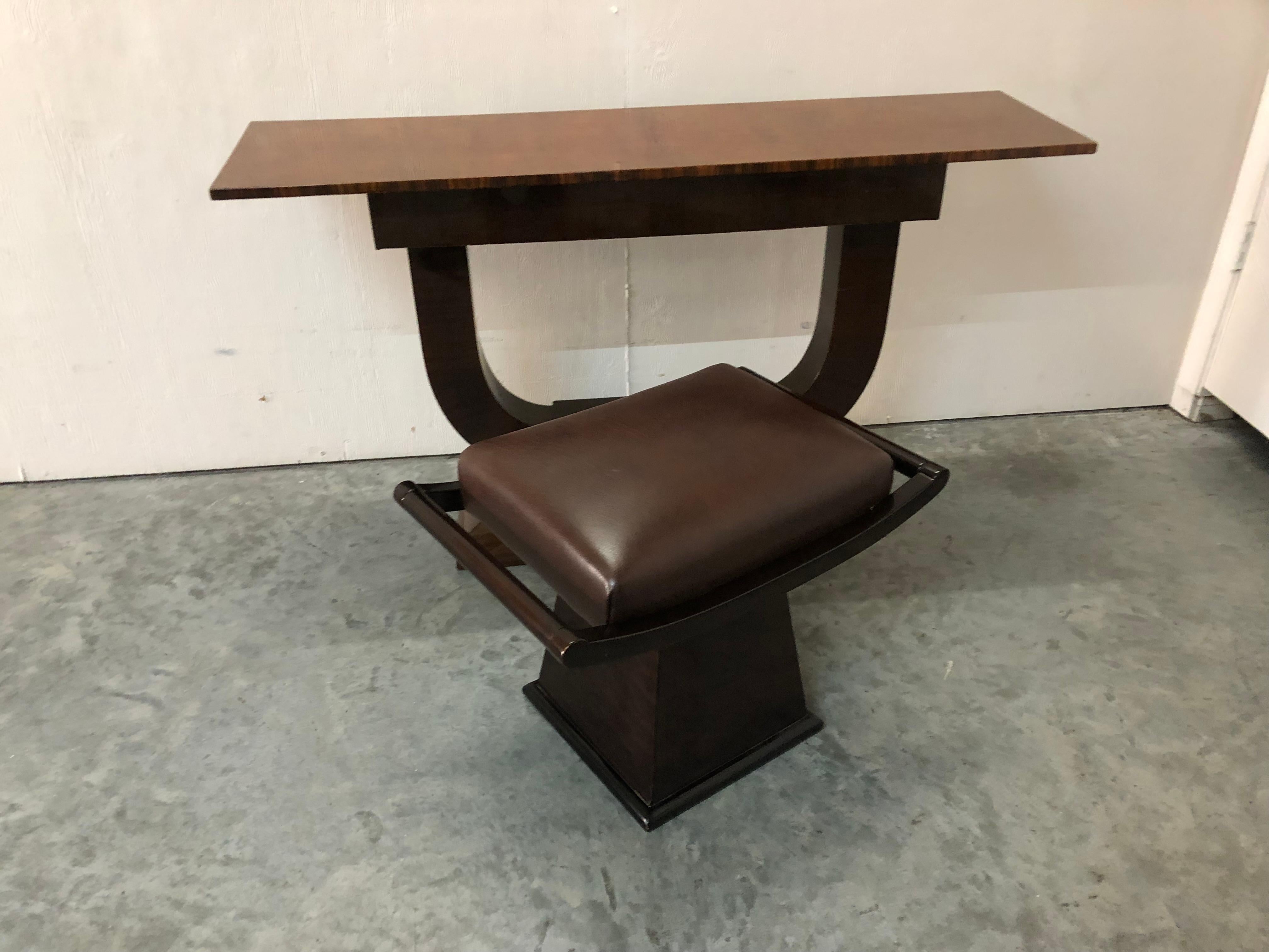 Stools Art Deco.
Material: wood and leather
You want to live in the golden years, this is the stool that your project needs.
We have specialized in the sale of Art Deco and Art Nouveau styles since 1982.If you have any questions we are at your