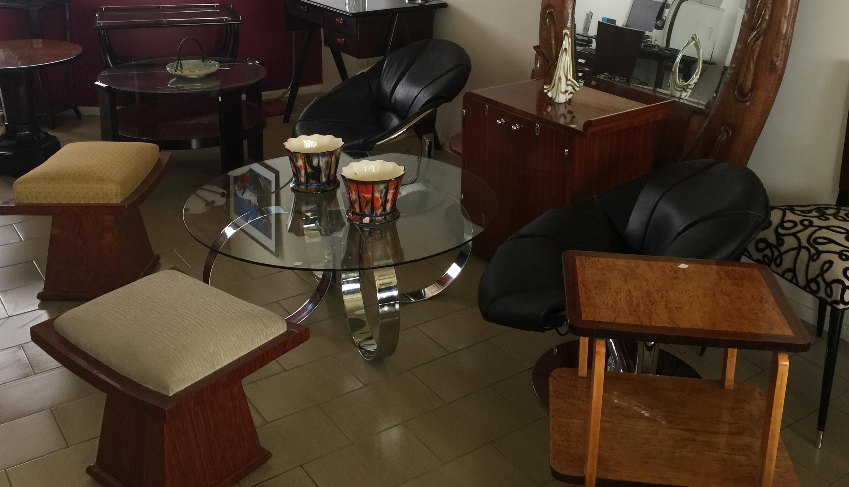 Stools Art Deco.

 Material: wood 

You want to live in the golden years, this is the stool that your project needs.
We have specialized in the sale of Art Deco and Art Nouveau styles since 1982.If you have any questions we are at your