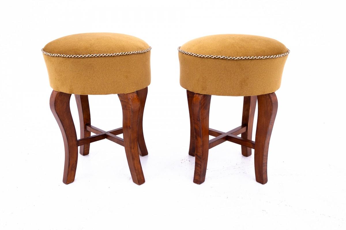 Art Deco stools and seats, Poland, 1930s.

Very good condition, after professional renovation and replacement of upholstery.

It is possible to purchase a single piece for PLN 1,200.

dimensions height 50 cm diameter 38 cm