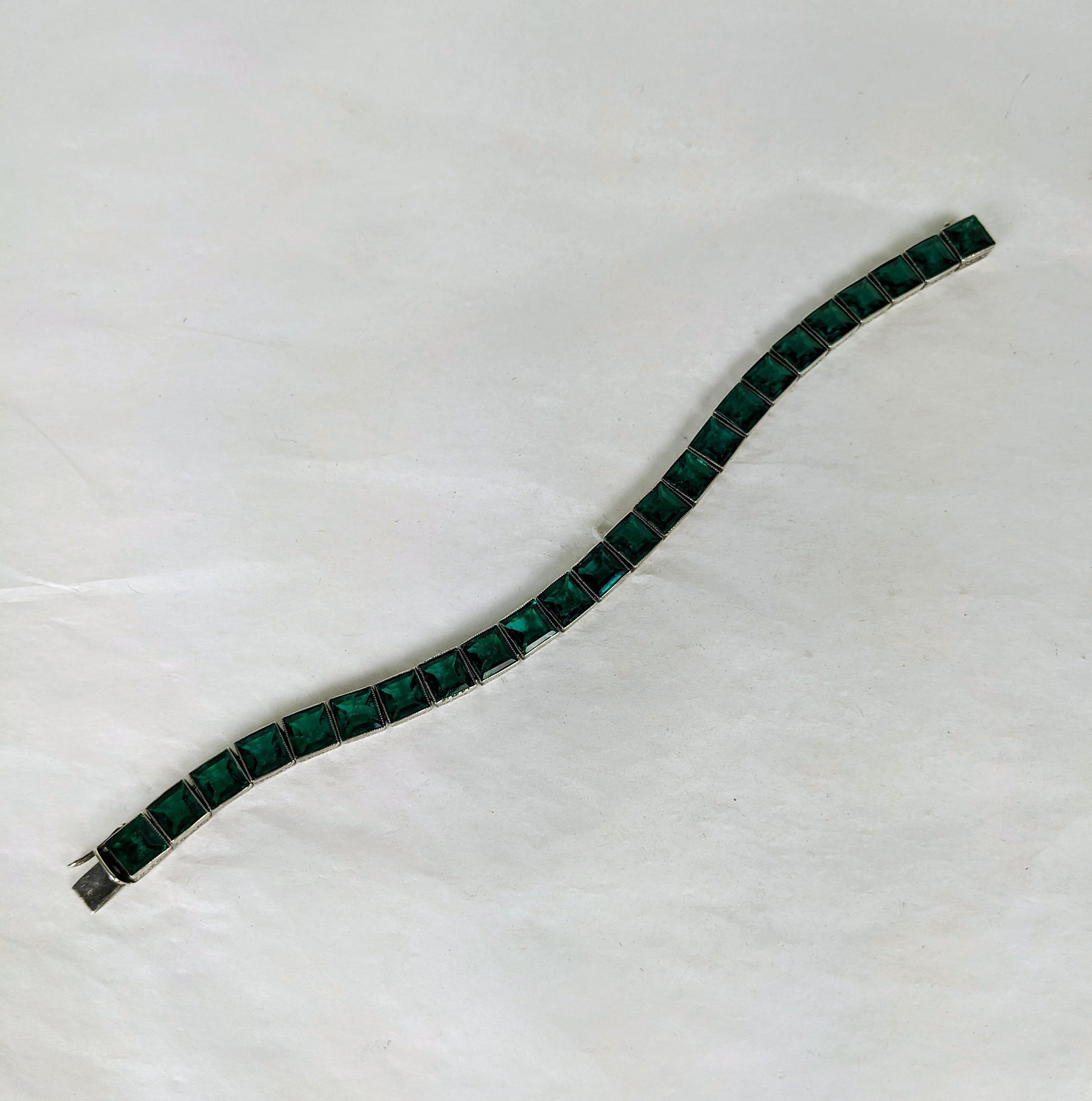 Art Deco Straight Line Emerald Bracelet  In Good Condition For Sale In New York, NY