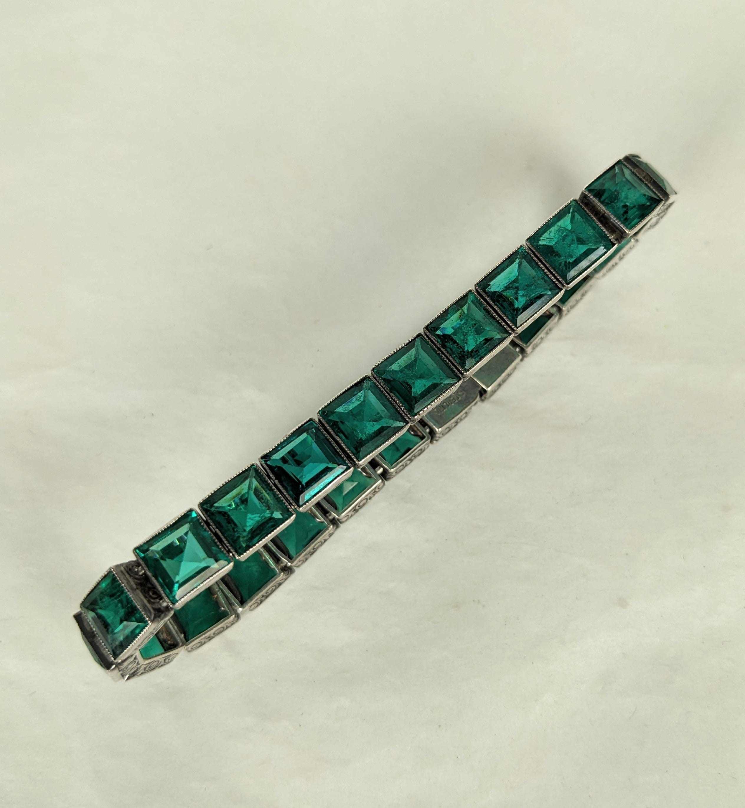 Art Deco Straight Line Emerald Bracelet  For Sale 2