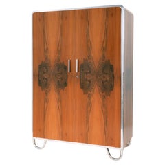 Art-Déco-Streamline-Kleiderschrank mit 2 Türen, verchromtes Metall, Nussbaumfurnier, um 1935